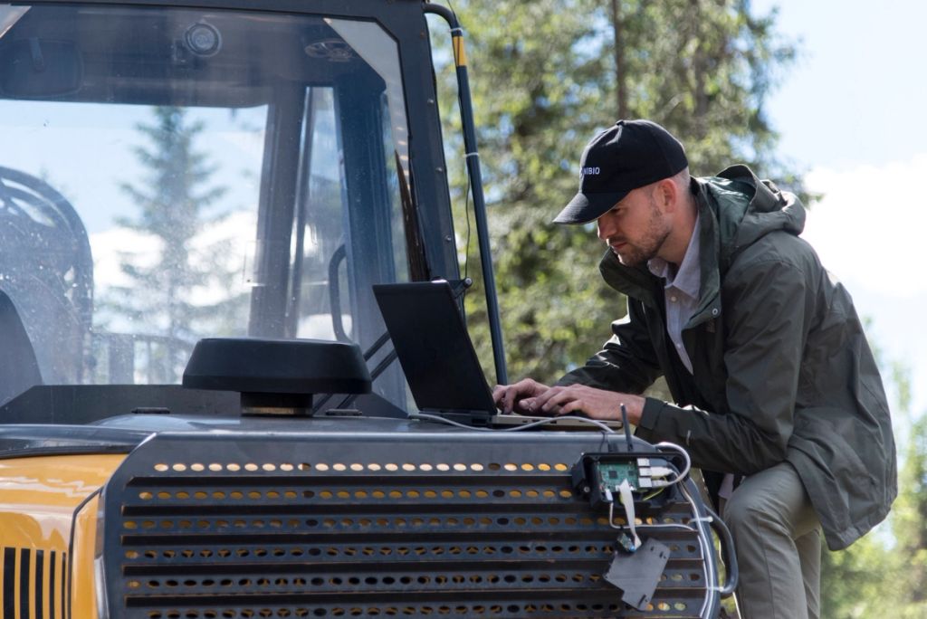 Skognæringen jobber hele tiden sammen med forskningen for å finne digitale løsninger som gir et mer effektivt skogbruk. Det jobbes også med hvordan skogsmaskinene kan ha så skånsom ferdsel som mulig. (Foto: Lars Sandved Dalen/NIBIO)