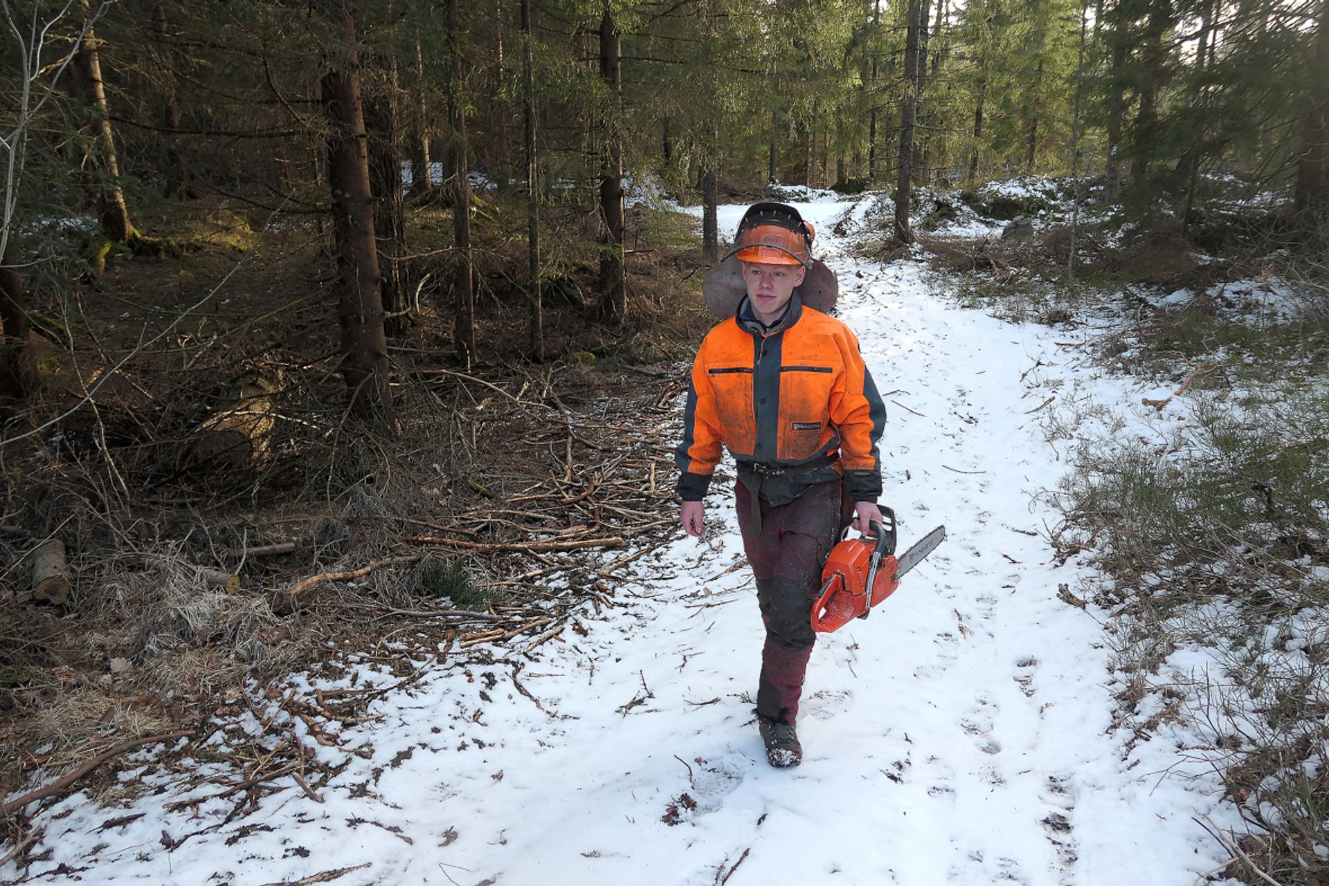 Ole Kristen trives aller best i skogen. Da er det viktig å få i seg rikelig med væske, slik at man holder hele dagen gjennom.