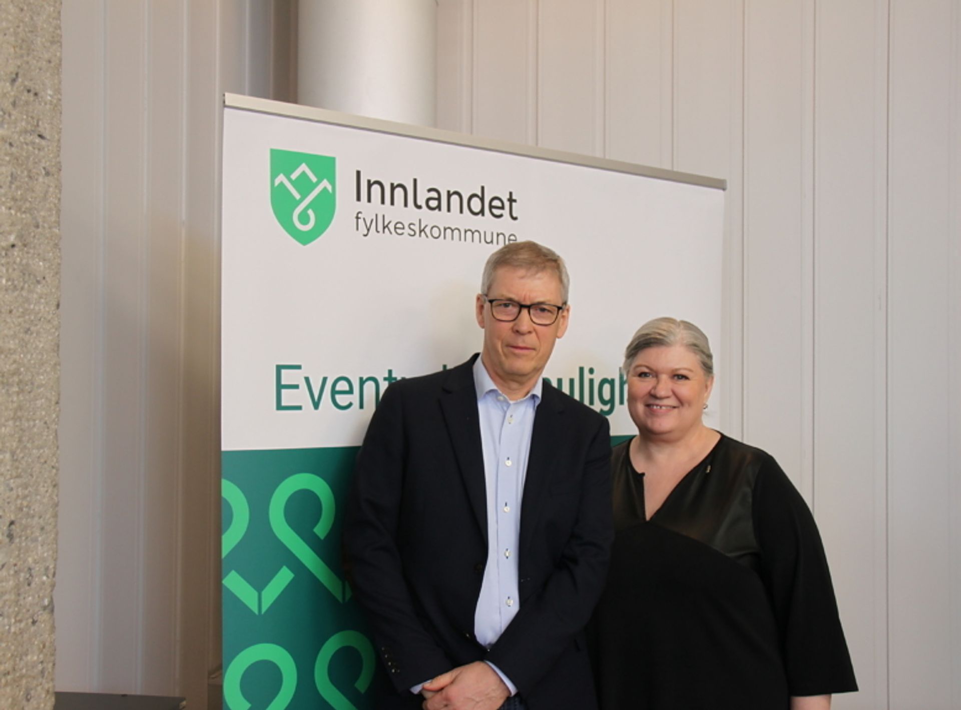 Rådgiver Dag Skjølaas i Norges Skogeierforbund og næringspolitisk rådgiver Anita Ihle i Glommen Mjøsen Skog tar til orde for at myndighetene tillater 74 tonns tømmervogntog permanent.