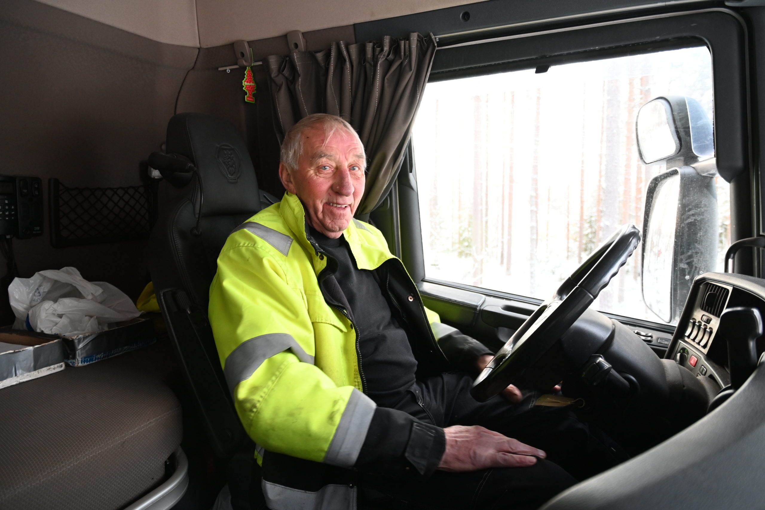 Mange spør Otto Berg om hvor mange lass han har kjørt i livet. Det har han sluttet å regne på for lenge siden. Men i en alder av 80 år har han trappet litt ned.