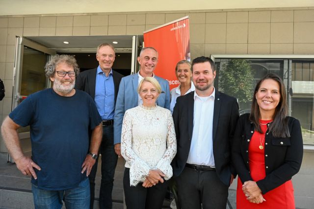 Panelet, fra venstre: Fredrik Hauge (Bellona), Bjørn Håvard Evjen (NIBIO), Gudmund Nordtun, Solveig Vitanza (Ap), Heidi Hemstad (Norges Skogeierforbund), Geir Pollestad (Senterpartiet) og Lene Westgaard-Halle (Høyre)