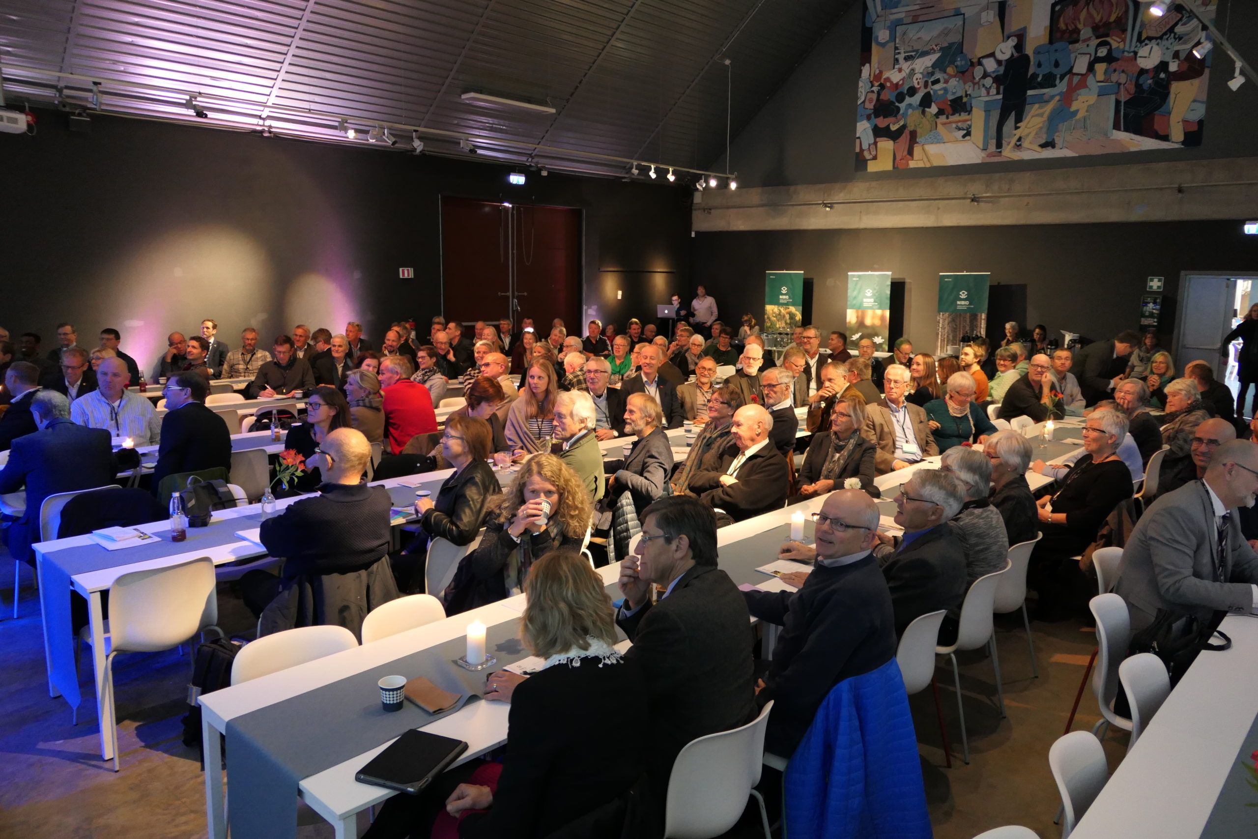 Stilfull feiring av at skogforskningen i NIBIO fylte 100 år. Det at næringen, forskningen, forvaltningen og politikerne har felles møtepunkter. Forskning blir først verdifull når den blir kommunisert og tatt i bruk.