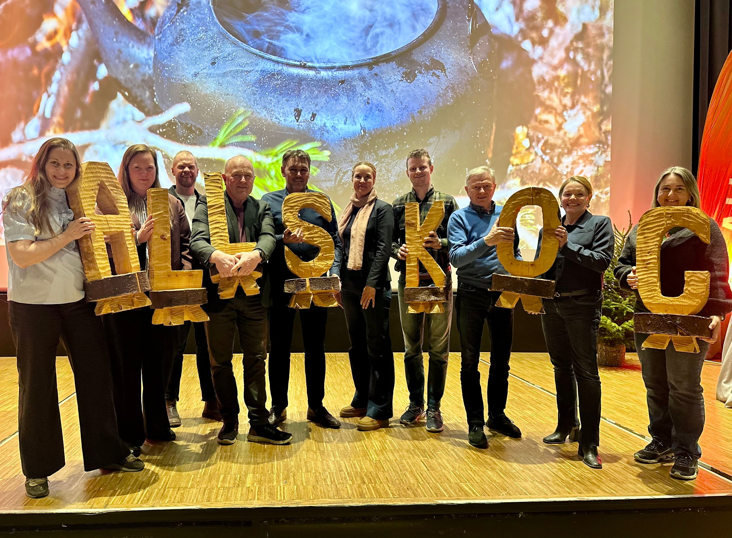 Anja Gotvasli, Tove Heggdal Ingulfsvann, Thomas Rohde, Frode Vik, Thomas Engan, Kirsti Hertzberg Glazer, Isak Jamtsve, Jon Eilert Bøgseth og Siw Bleikvassli.