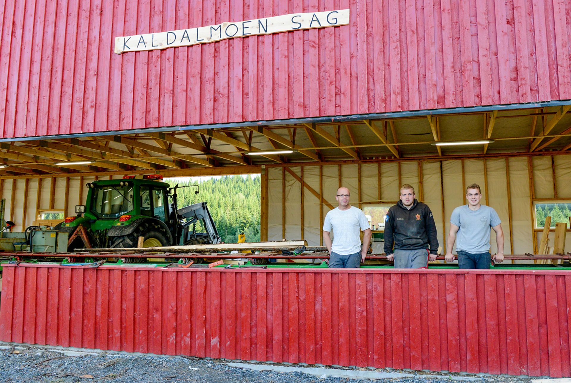 Kaldalmoen sag har blitt en suksess. Folk reiser langt for å få handle av familien Kaldal.