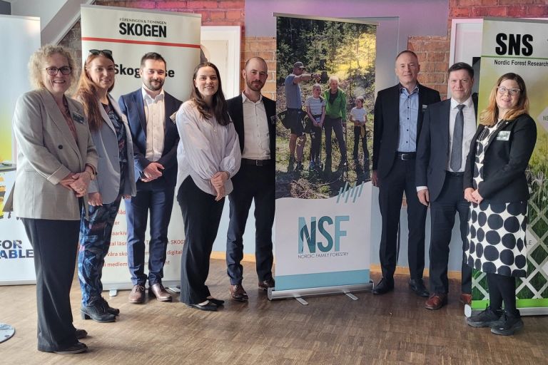 Fra venstre: Ellen Alfsen i Skogeierforbundet, Solrun Thordadottir i Bondi, Tuomas Kuittineni i MTK, Ingeborg Ohren Nordraak i Skogeierforbundet, Daniel Komlos, Brusselrepresentant for NSF, Bjørn Håvard Evjen i Skogeierforbundet, Jyrki Wallin i MTK og Mia Crawford i LRF Skogsägarna.
