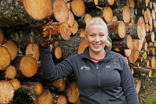 Jenter skal være jenter – også i skogbruket, mener Mari Meisingset. Hun jobber som skogbruksleder i Viken Skog.