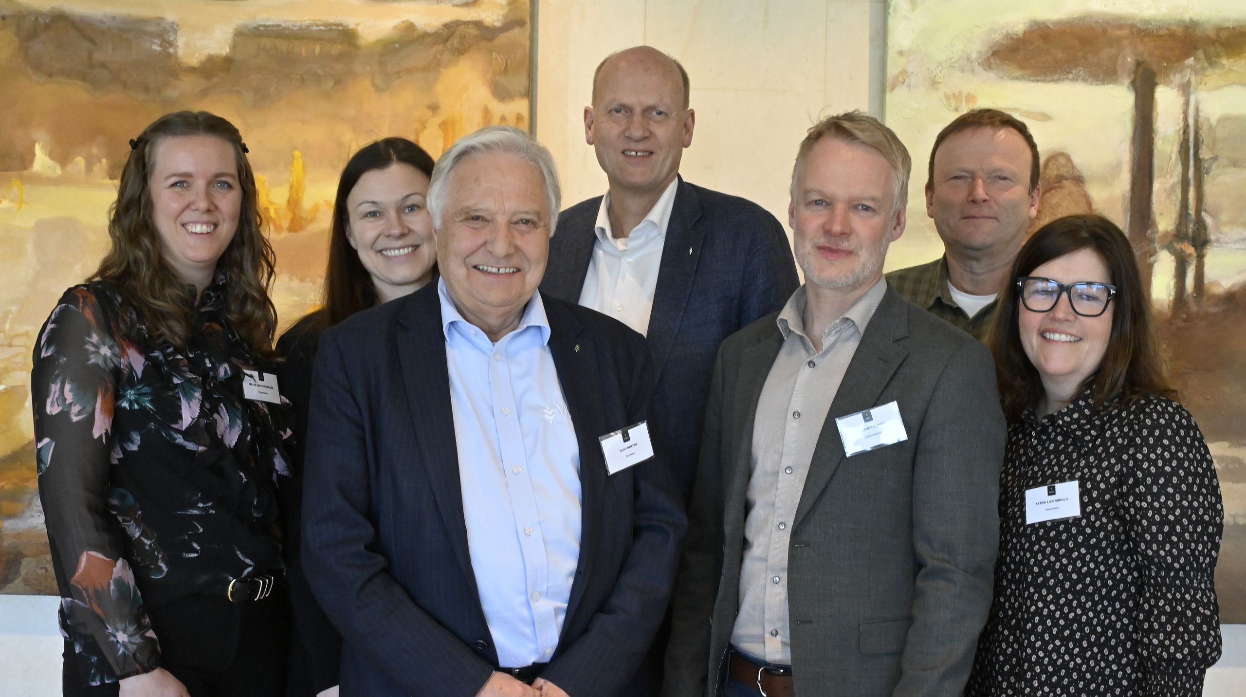 Styret i Viken Skog i 2025 vil bestå av (fra venstre): Malin Ask Solbakken (ansatterepresentant), Theodora Tangen Fretheim, Olav Breivik (styreleder), Anders B. Werp, Erland Lundby (nestleder), Anders Wåla (styrerepresentant) og Astrid Lier Rømuld.