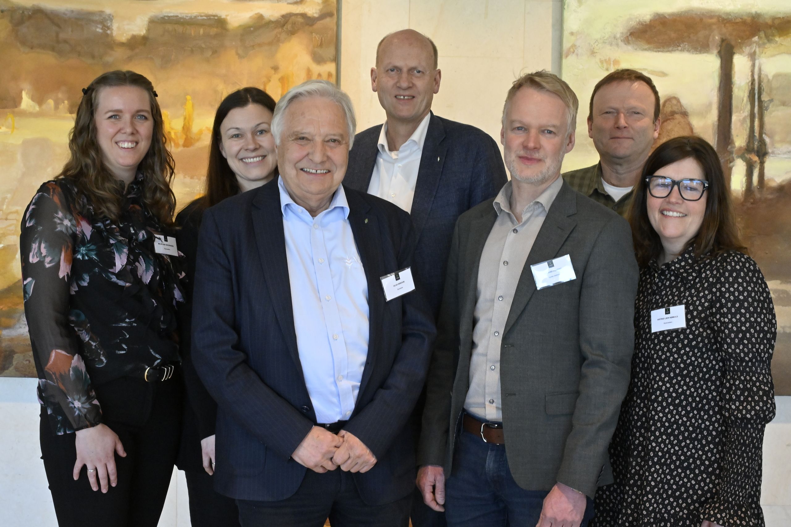 Styret i Viken Skog i 2025 vil bestå av (fra venstre): Malin Ask Solbakken (ansatterepresentant), Theodora Tangen Fretheim, Olav Breivik (styreleder), Anders B. Werp, Erland Lundby (nestleder), Anders Wåla (styrerepresentant) og Astrid Lier Rømuld.