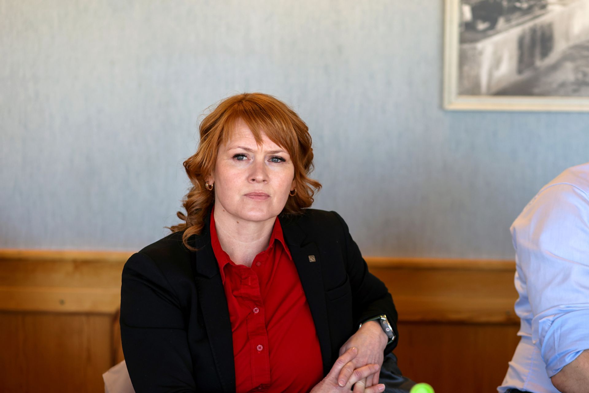 GA KLART UTTRYKK FOR HVA HUN MENTE: LO-leder Kine Asper Vistnes mener at det er statsministeren som har nøkkelen til å finne en løsning på saken om Viken TCMP. Her får hun inngående kjennskap til status for fabrikkplanene i lokalene til Treklyngen Industripark.