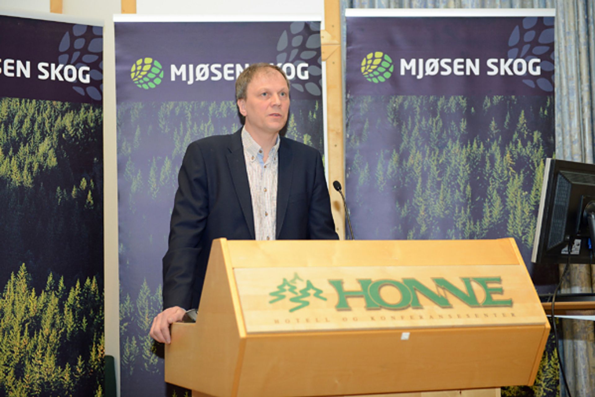 Steffen Skolseg ble ansatt som administrerende direktør i Mjøsen i 2017. Han gikk gjennom detaljene rundt regnskapet for årsmøtet.
