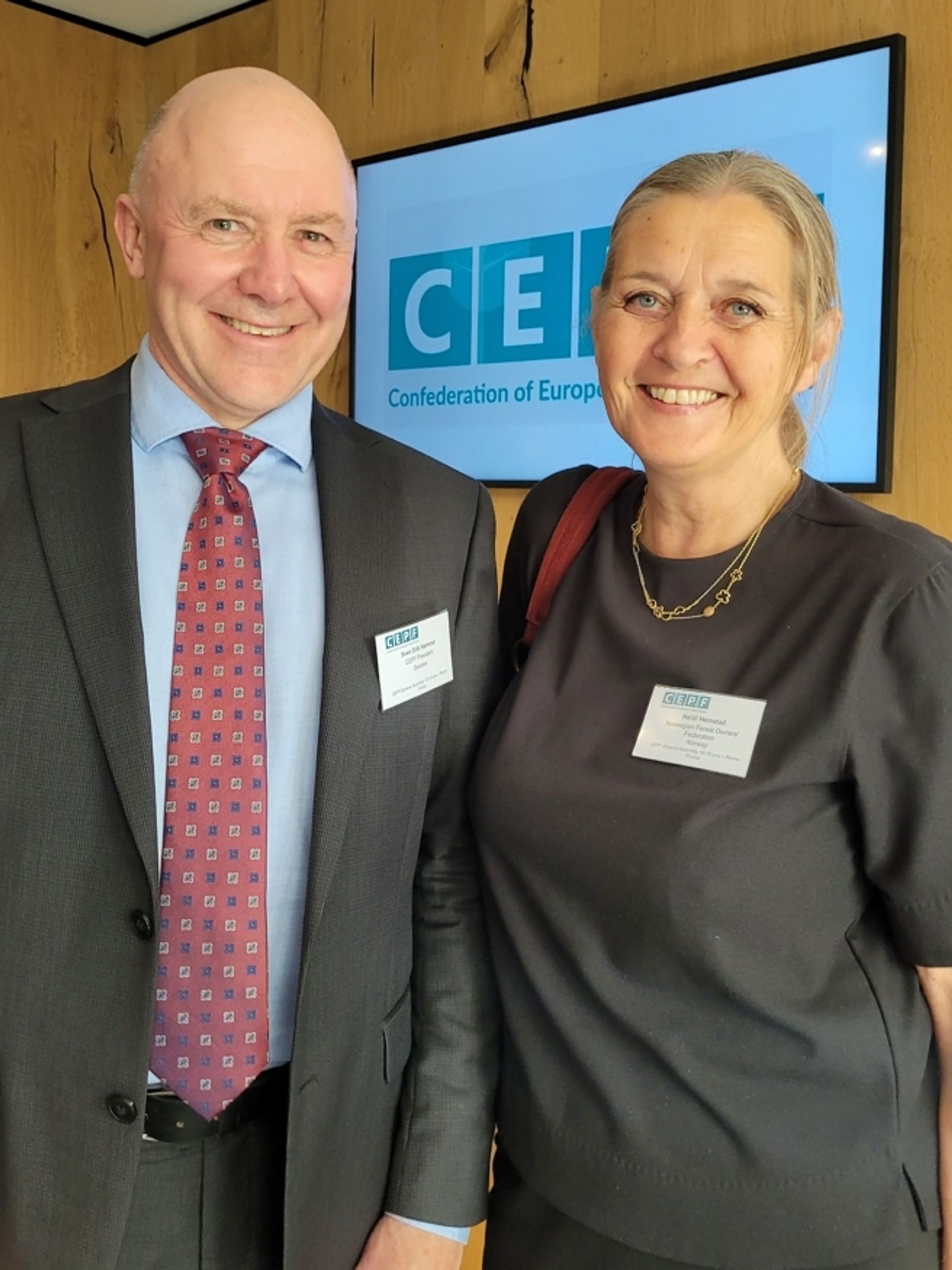 CEPFs styreleder Sven Erik Hammar og Heidi Hemstad, styreleder i Norges Skogeierforbund.