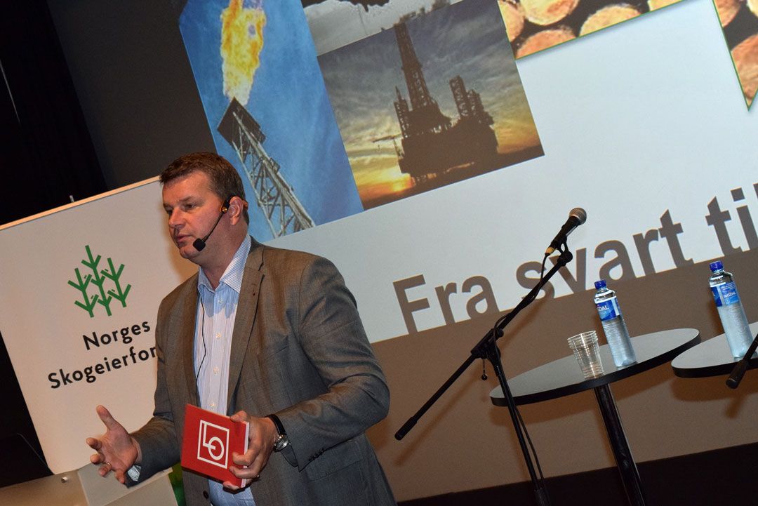 LO-leder Hans Christian Gabrielsen på møte i Arendal. Foto: Stine Solbakken