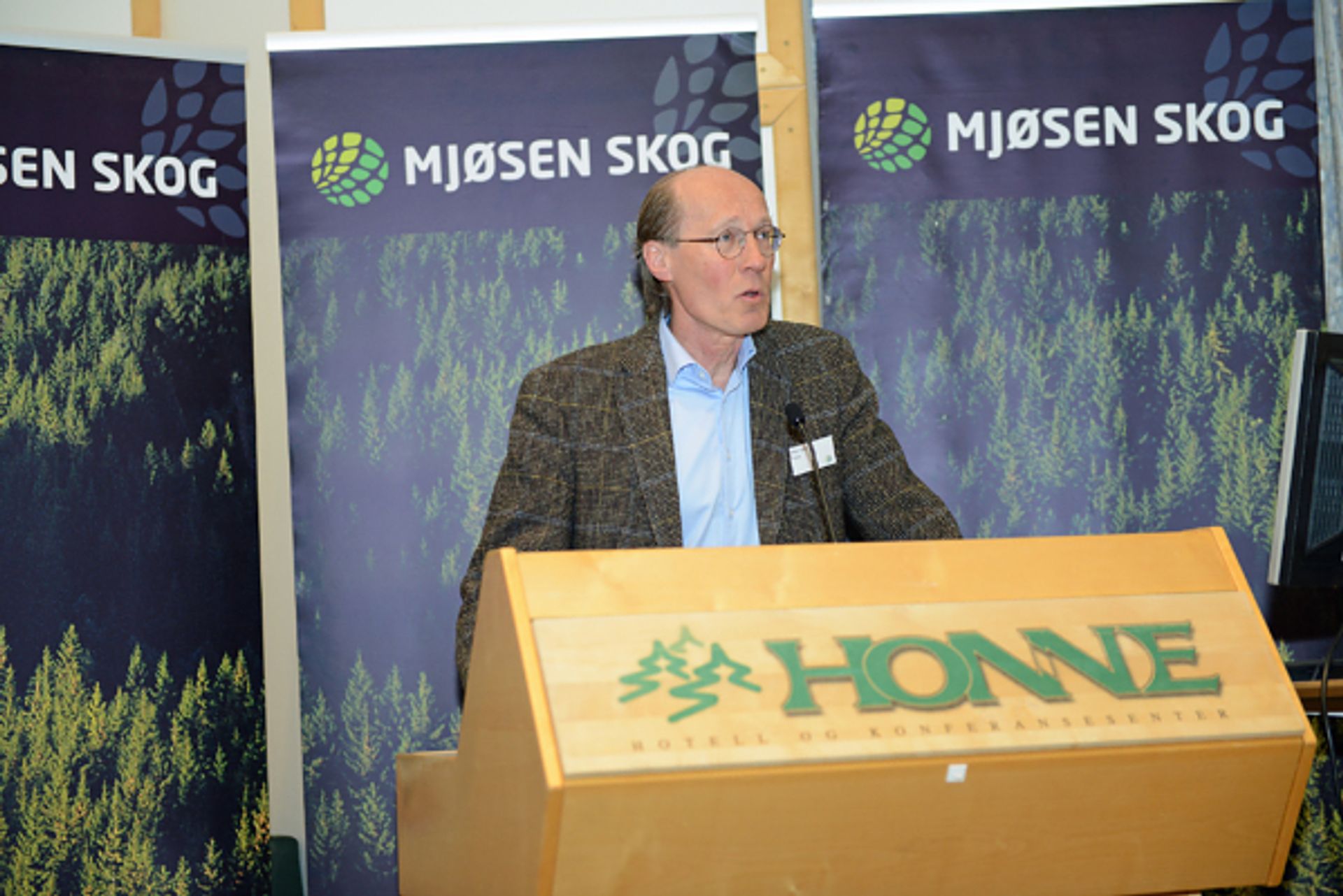 Styreleder Terje Uggen i Mjøsen Skog holder sin årsmøtetale.