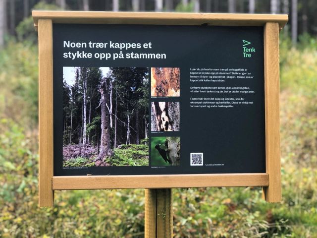 Gjennom skog- og trenæringens bransjeinitiativ, Tenk Tre, er det laget skilter som beskriver hvordan vi driver et bærekraftig skogbruk. Hvis du ønsker å sette opp skilt på eiendommen din, kan du søke om tilskudd til det via ordningen som heter «miljøtiltak i skog».