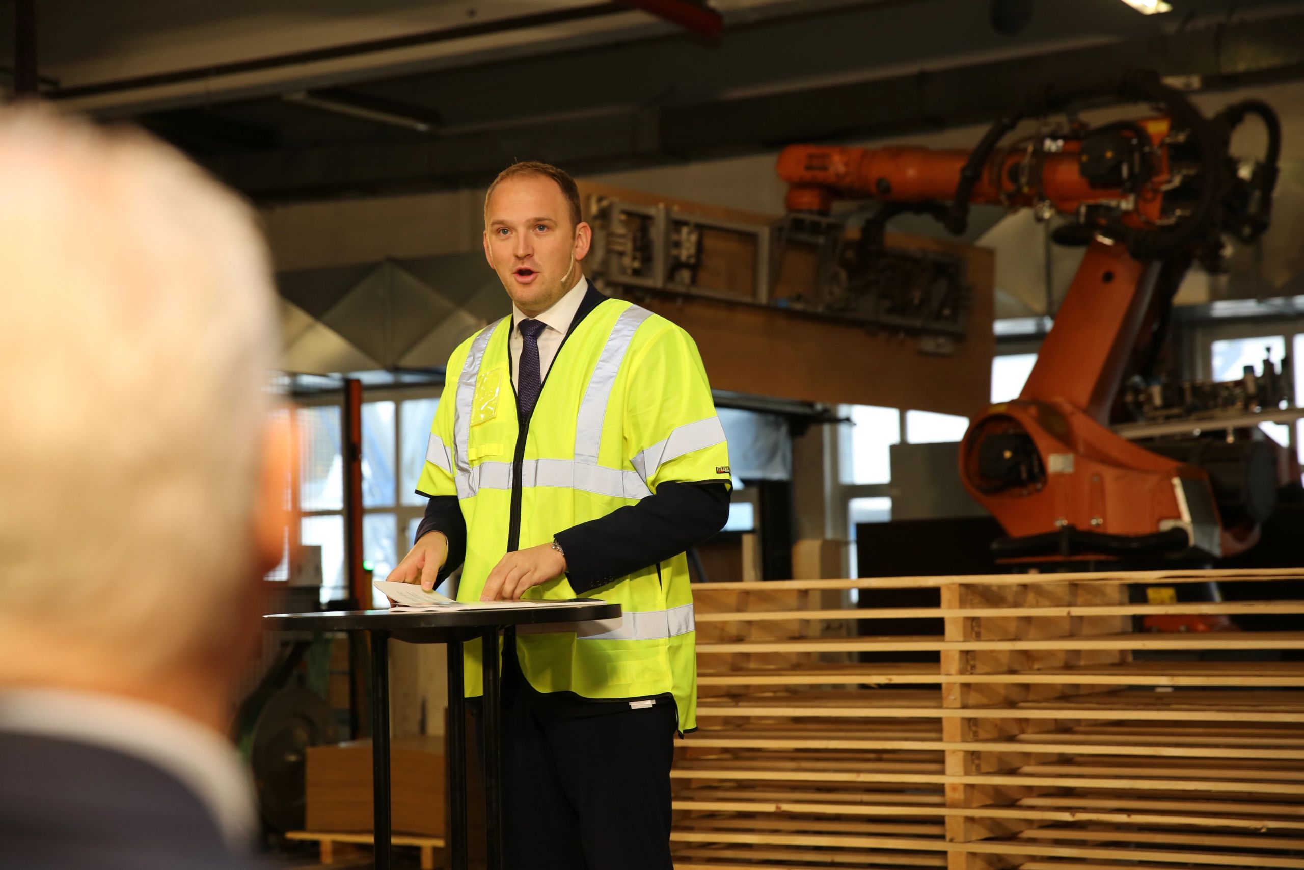Jon Georg Dale la frem skogmeldingen i Huntons fabrikklokaler denne uken.
