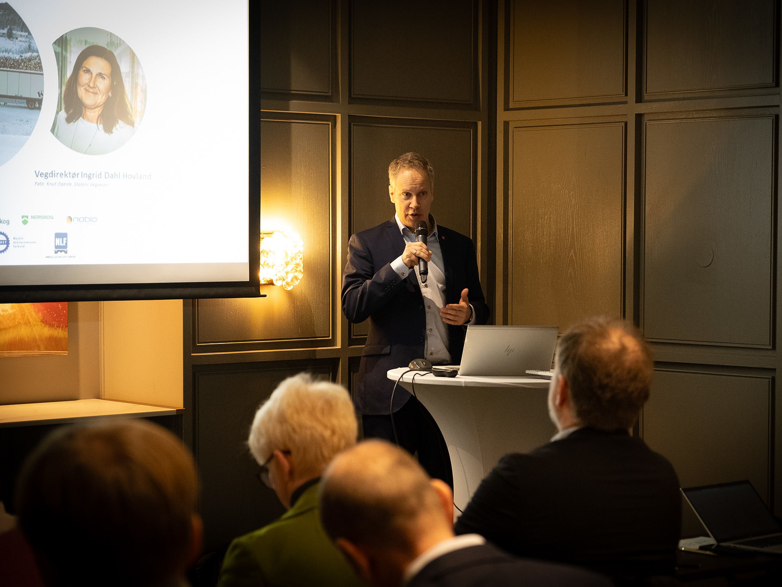Samferdselsminister Jon-Ivar Nygård (Ap) under tirsdagens frokostseminar i Oslo.