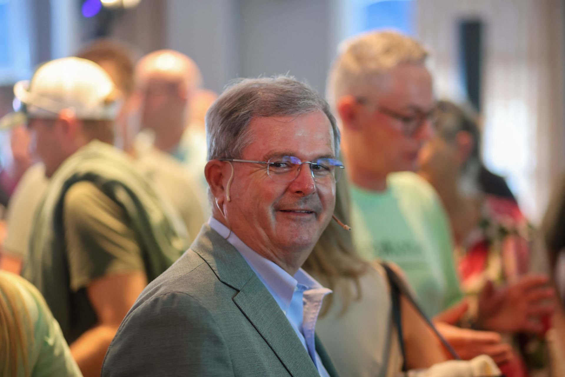 Carl Otto Løvenskiold eier 430 000 mål med skog og er med det Norges største skogeier. Han gleder seg stort over å eie og forvalte skog. Foto: Bjørn Hugo Pettersen