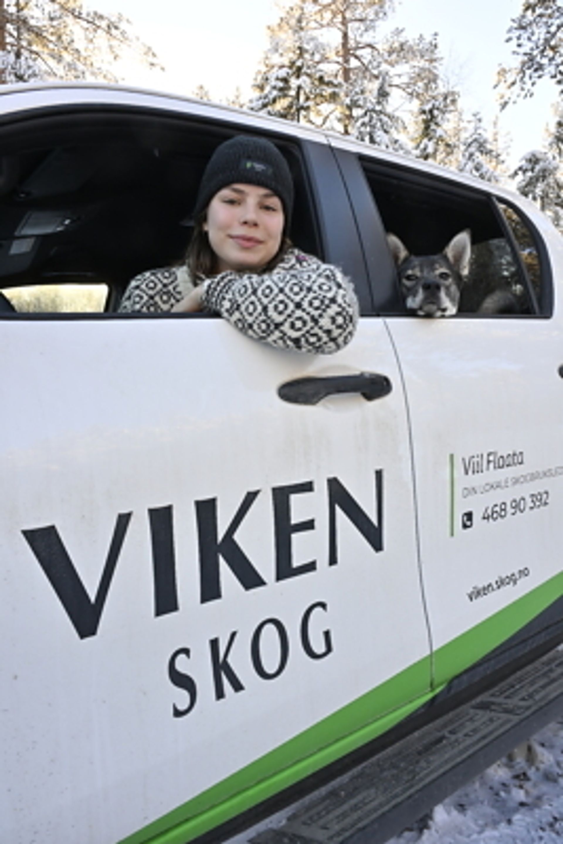 JOBBER UTE: Viil Flaata er mye i direkte kontakt med skogeierne. Det gjelder åpasse på når man har mye litt stresset granskog.