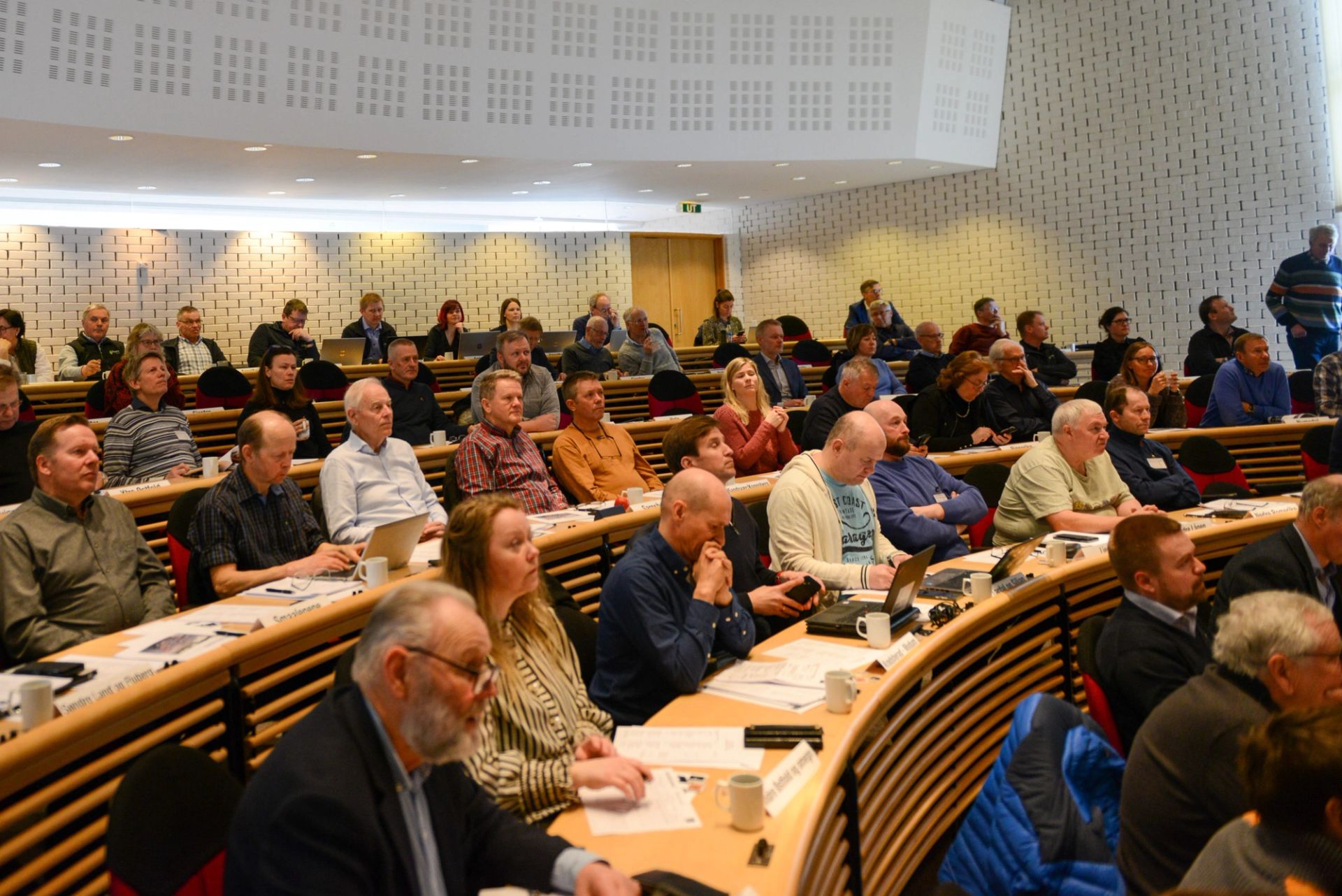 FULLSATT: 80 deltakere deltok på årets årsmøte i Viken Skog. Foto: Marius Lippestad