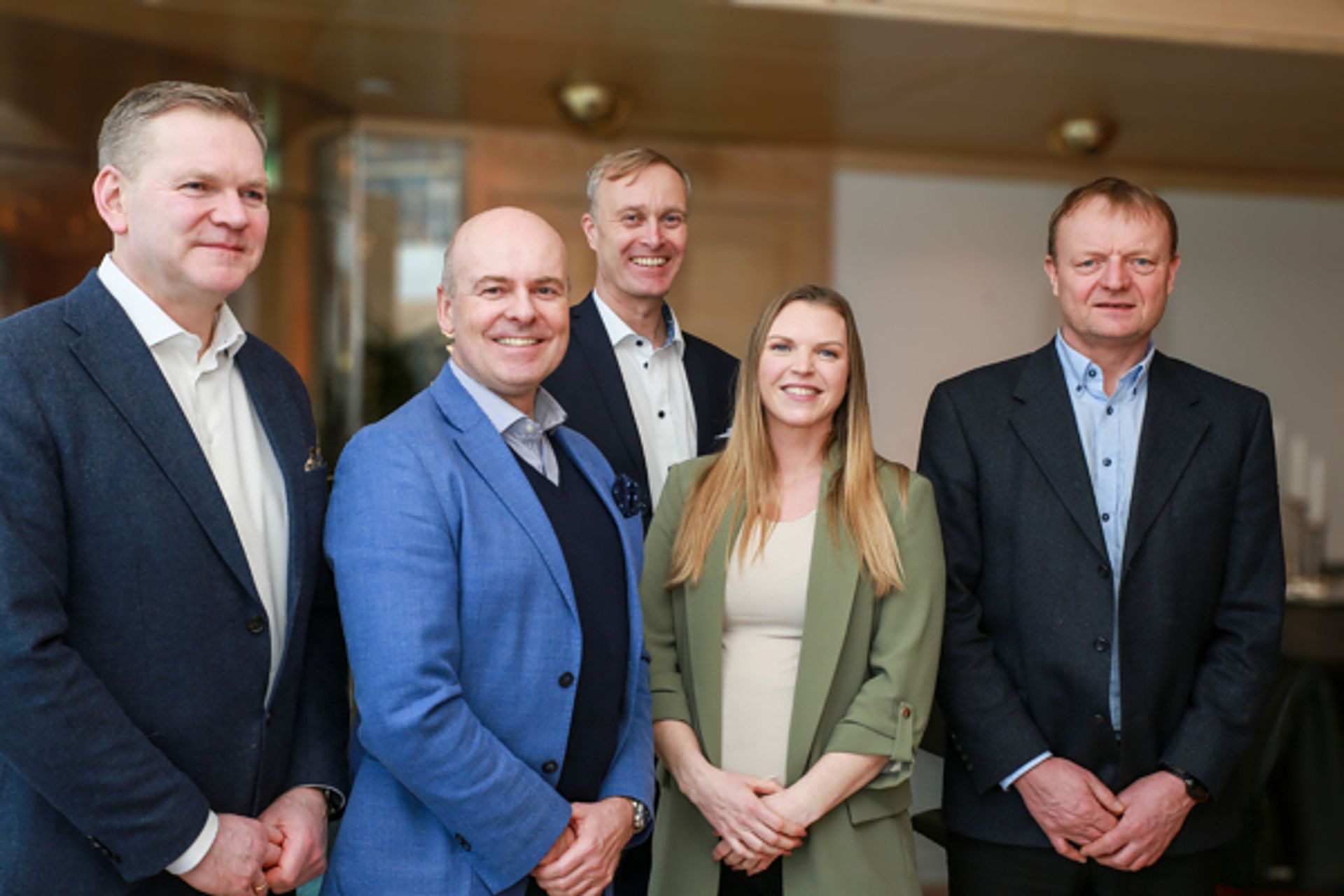 Fra v. Bjørn Ødegård i Arriva Shipping, Jan-Petter Slethaug i Peak CSL, Jan Øivind Svardal i Skarv Shipping, Kjersti Denver i Viken AT Market og Hans Erik Røra i AT Skog. Foto: Sveinung Tvedt/Grieg Maritime Group