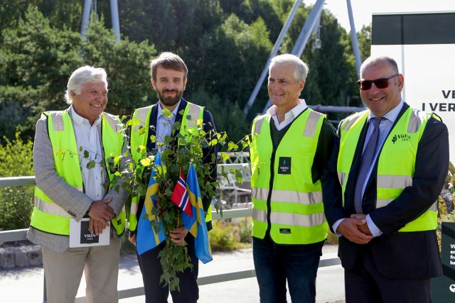 Olav Breivik, Jan Christian, Vestre, Jonas Gahr Støre og Christoph Michalski ved ministernes besøk på Follum tilbake i 2022.