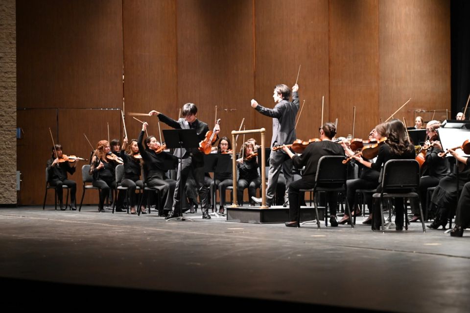 The Tucson Symphony Orchestra on stage at Linda Ronstadt Music Hall, with Siwoo Kim as soloist