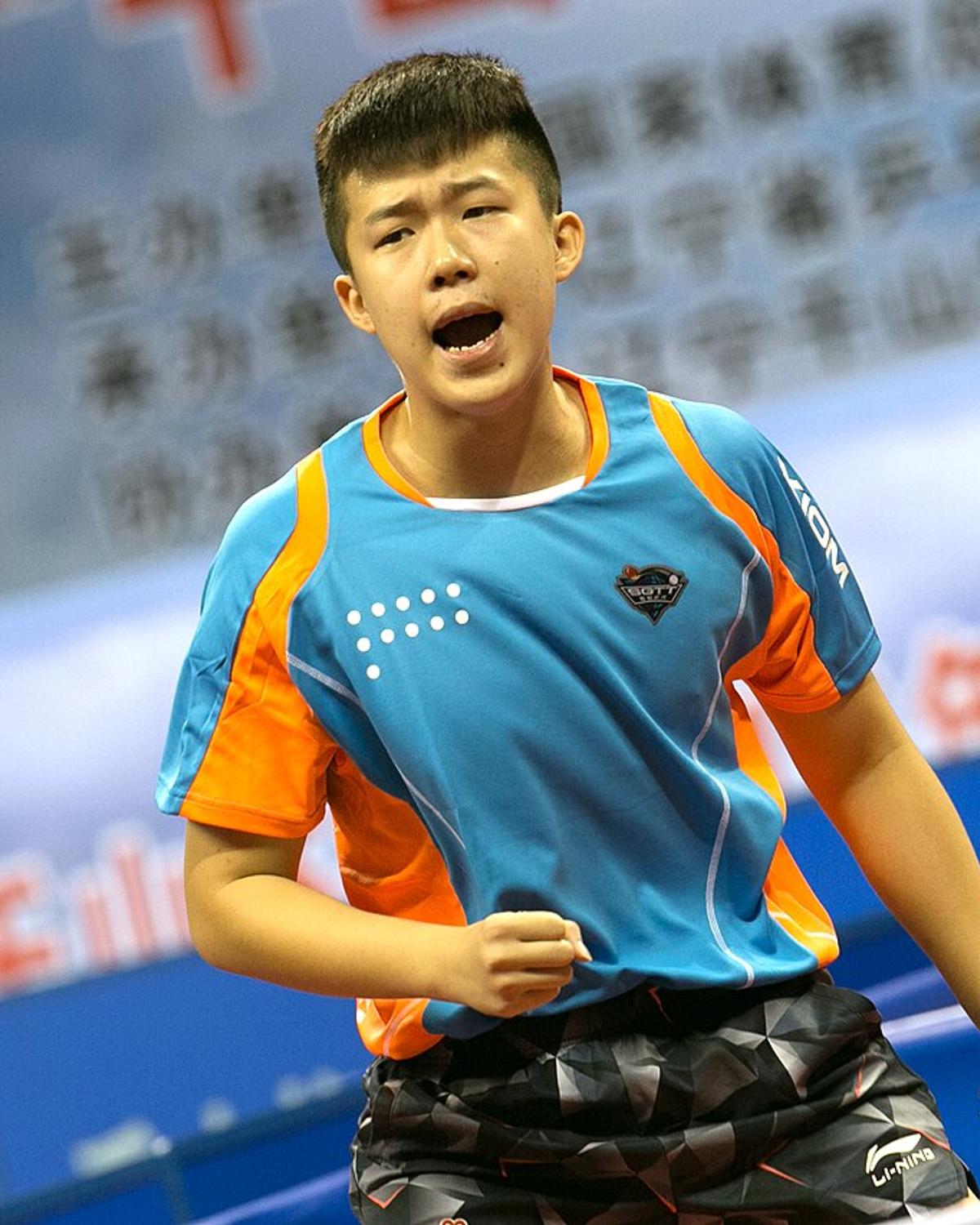 Wang Chuqin playing table tennis in 2016
