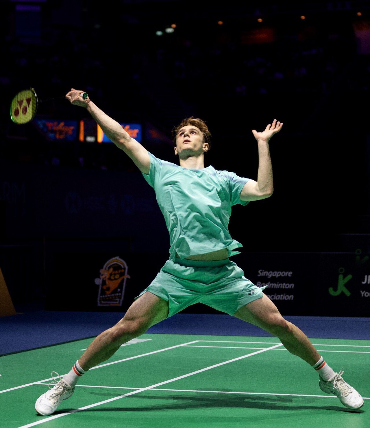 Alex Lanier playing badminton at the 2026 Singapore Open