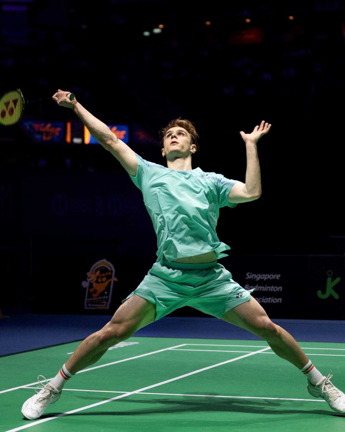 Alex Lanier playing badminton at the 2026 Singapore Open