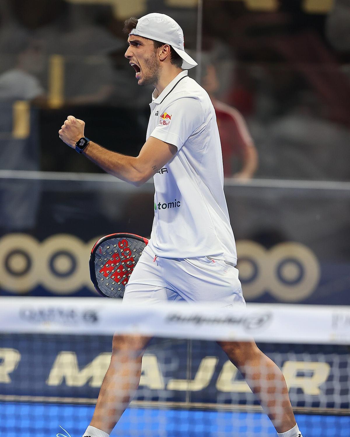 Alejandro Galán celebrating a point during a padel match