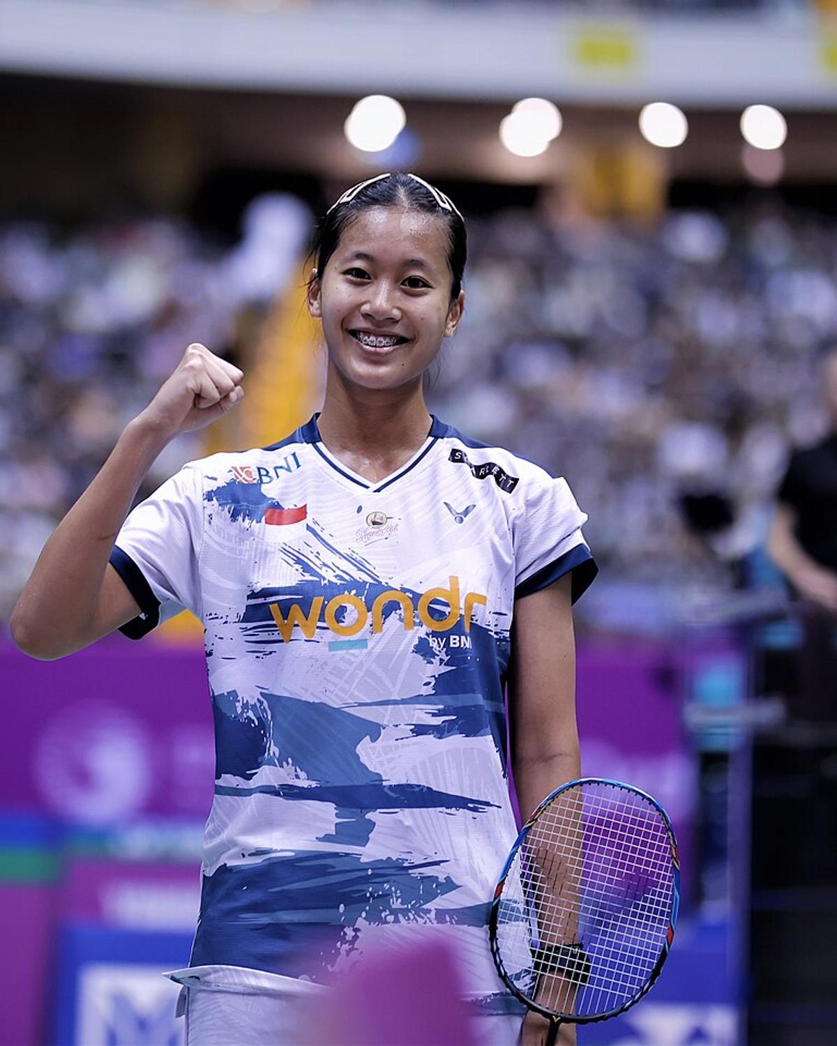 Putri Kusuma Wardani celebrating on a badminton court