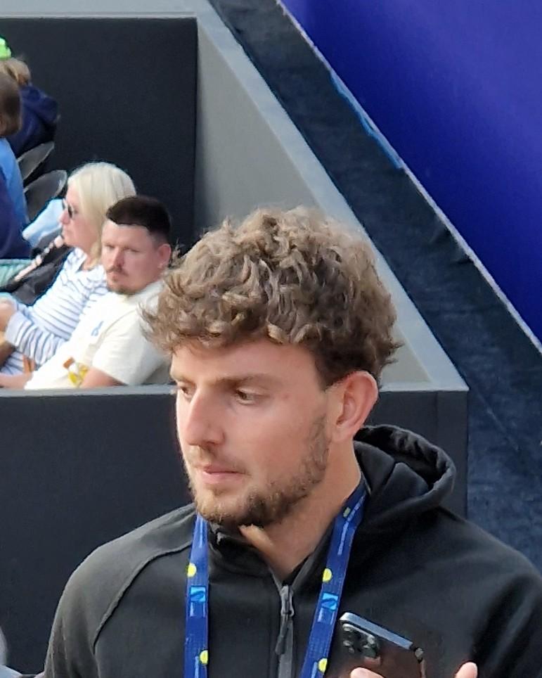 Miguel 'Mike' Yanguas courtside at the 2024 Premier Padel Paris Major