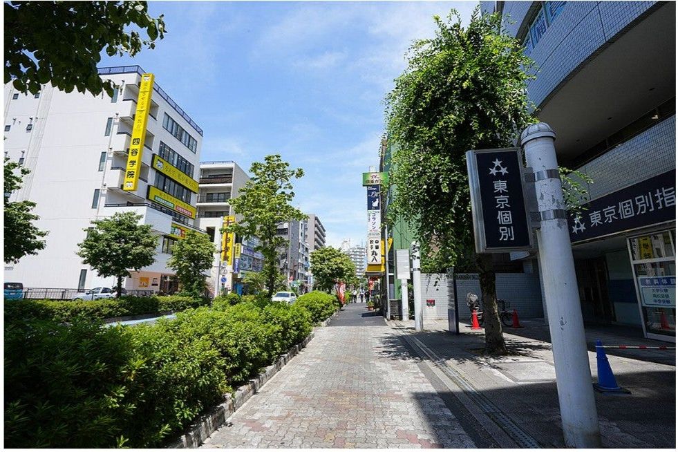 浦和车站西边的"塾銀座"路
