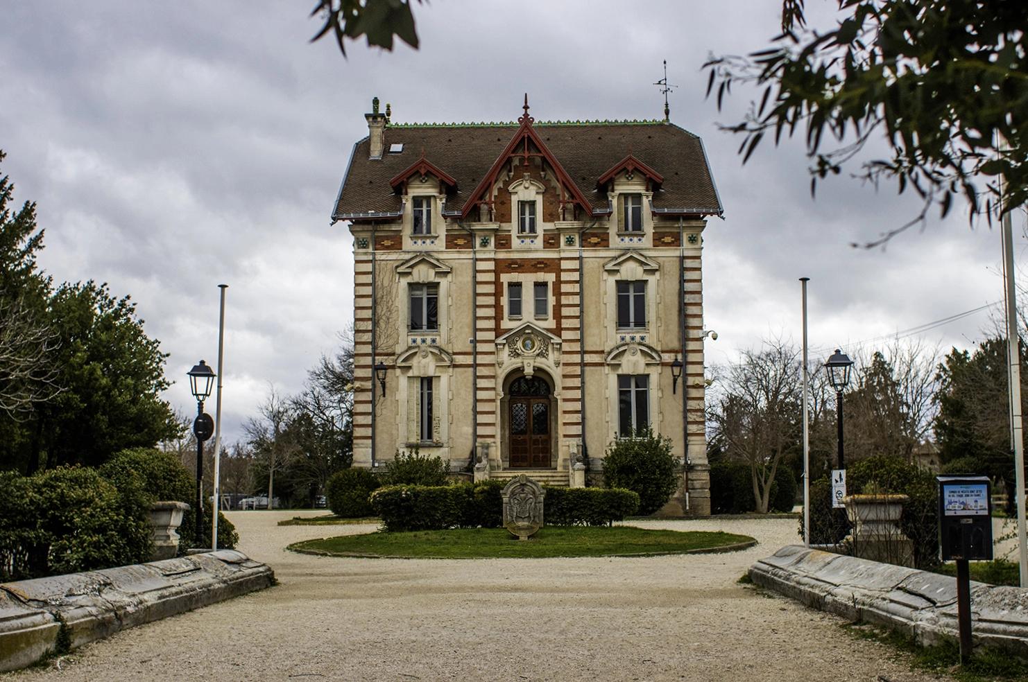 L'Isle-sur-la-Sorgue Chateau