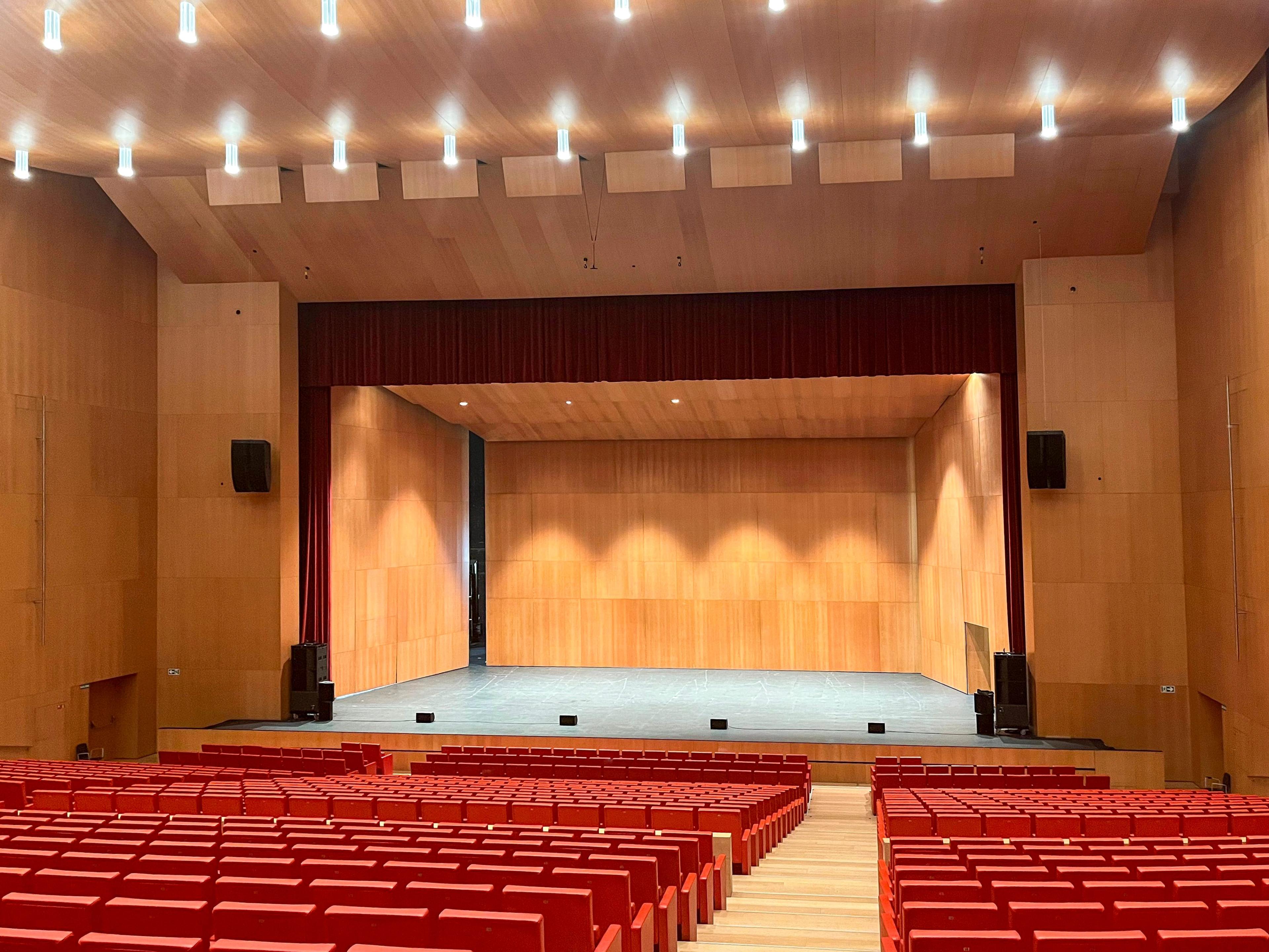 L-Acoustics L2D Arrays Solve 40-Metre Coverage Challenge at Spain's Baluarte Congress Palace