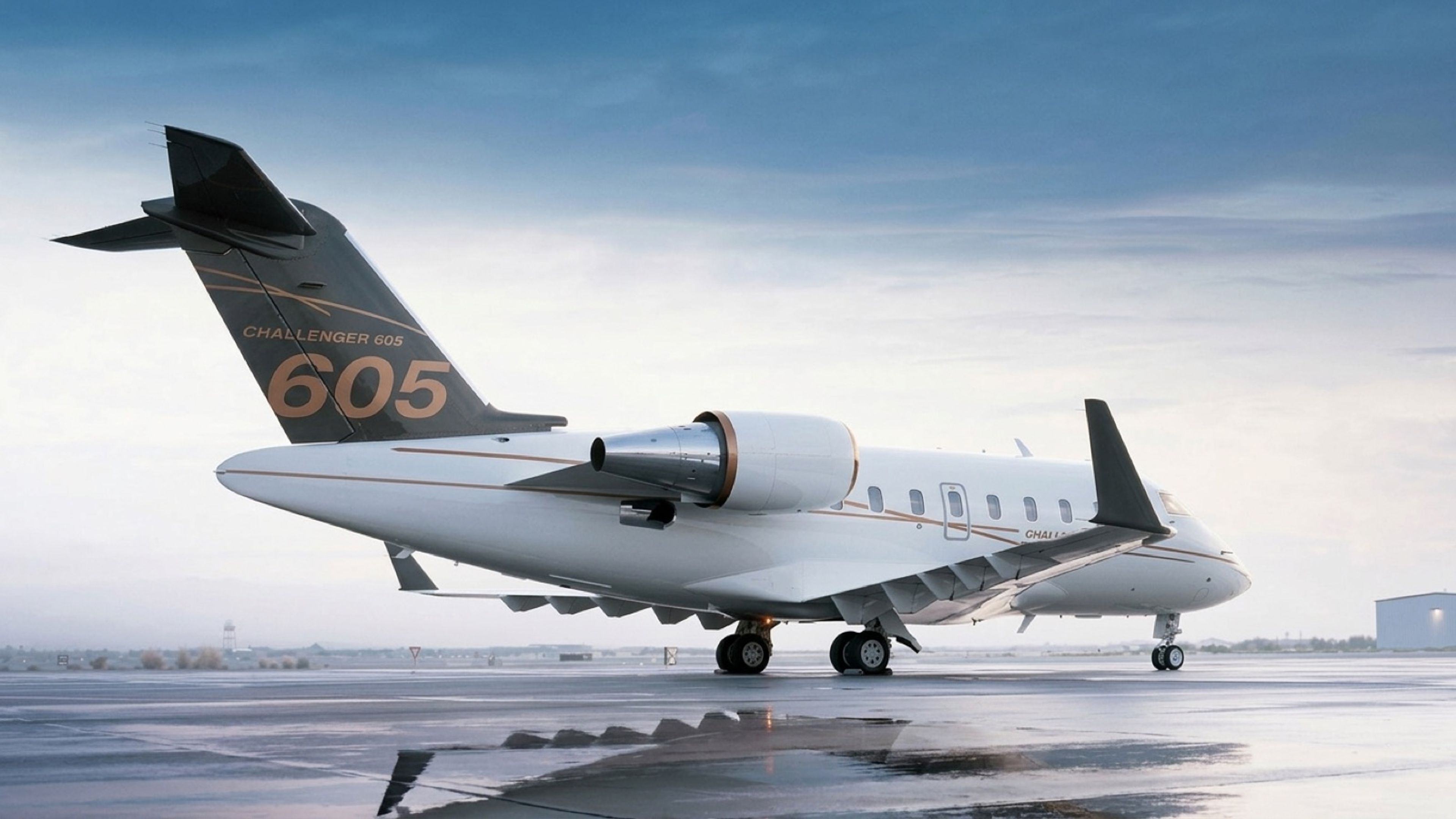 Challenger 605 aircraft