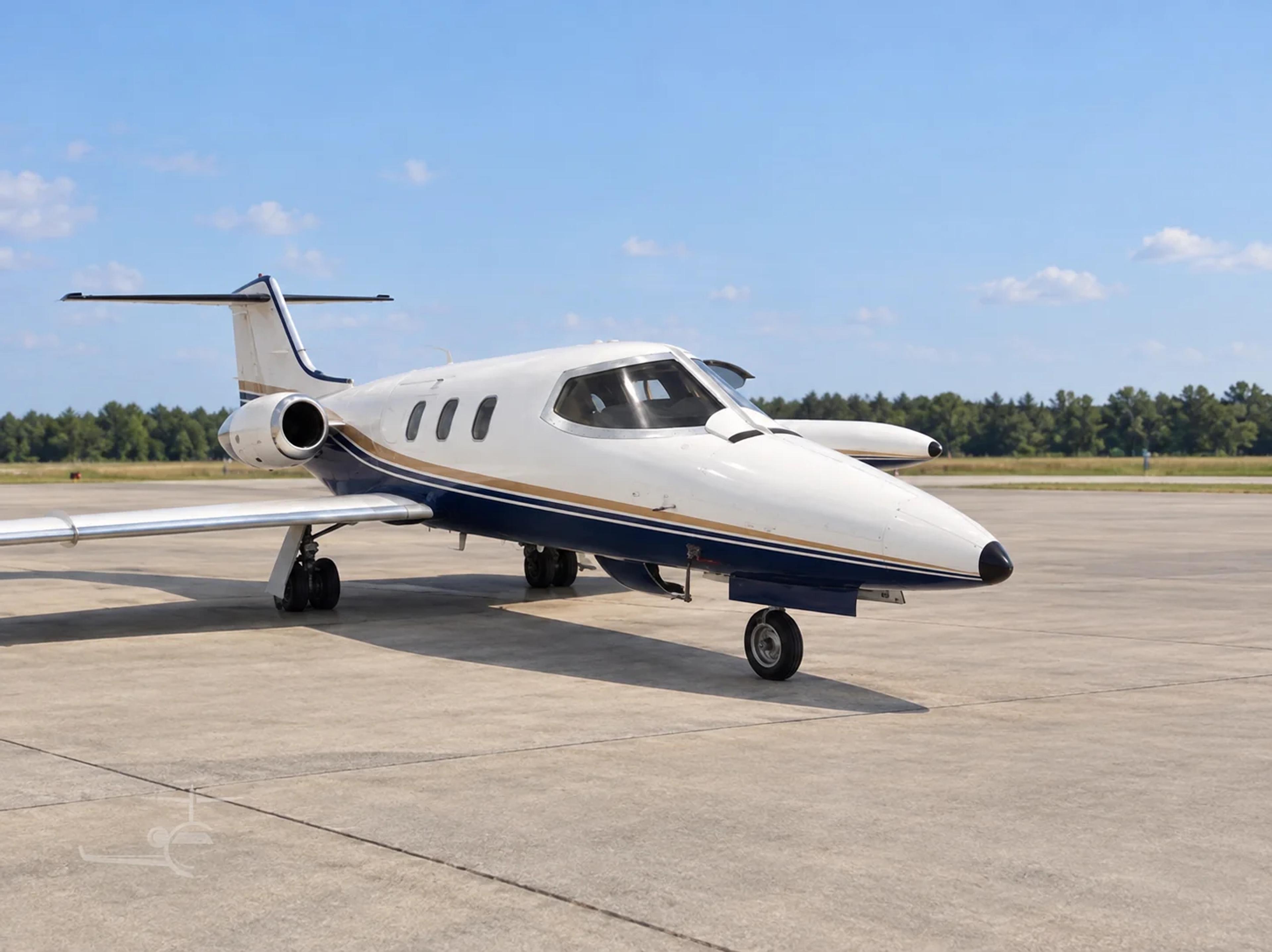 Learjet 24E aircraft illustration
