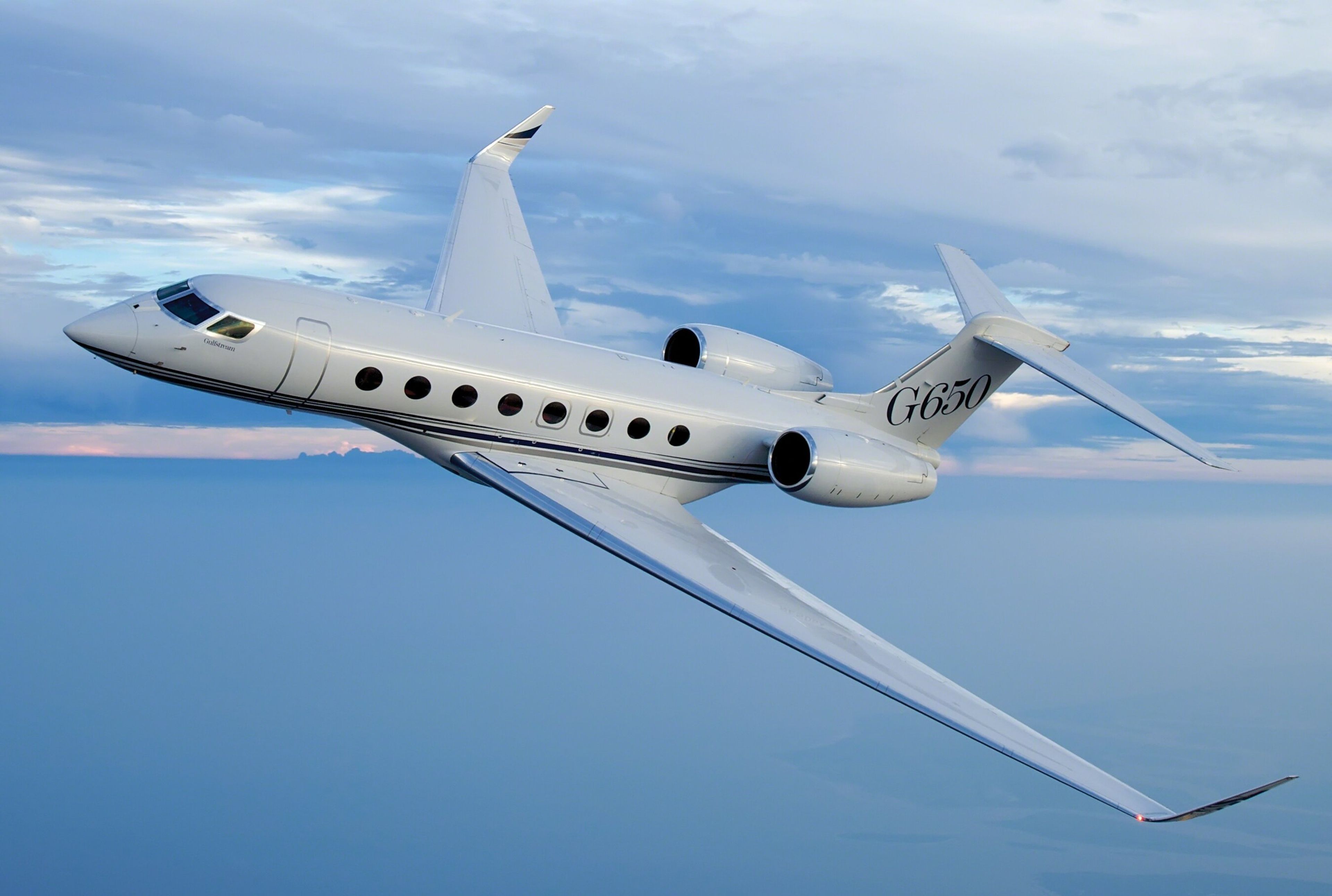 Gulfstream G650 banking in flight