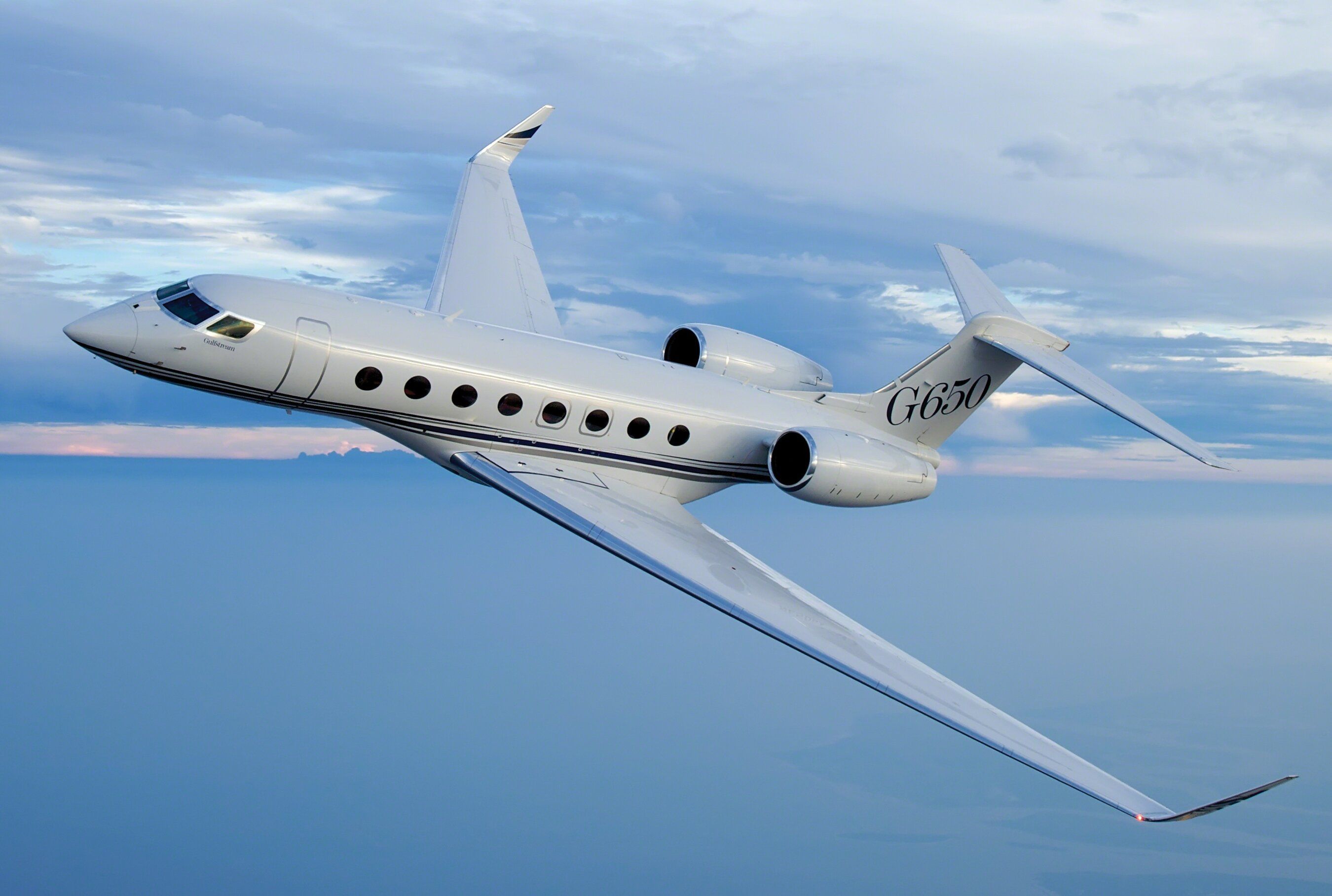 Gulfstream G650 banking in flight
