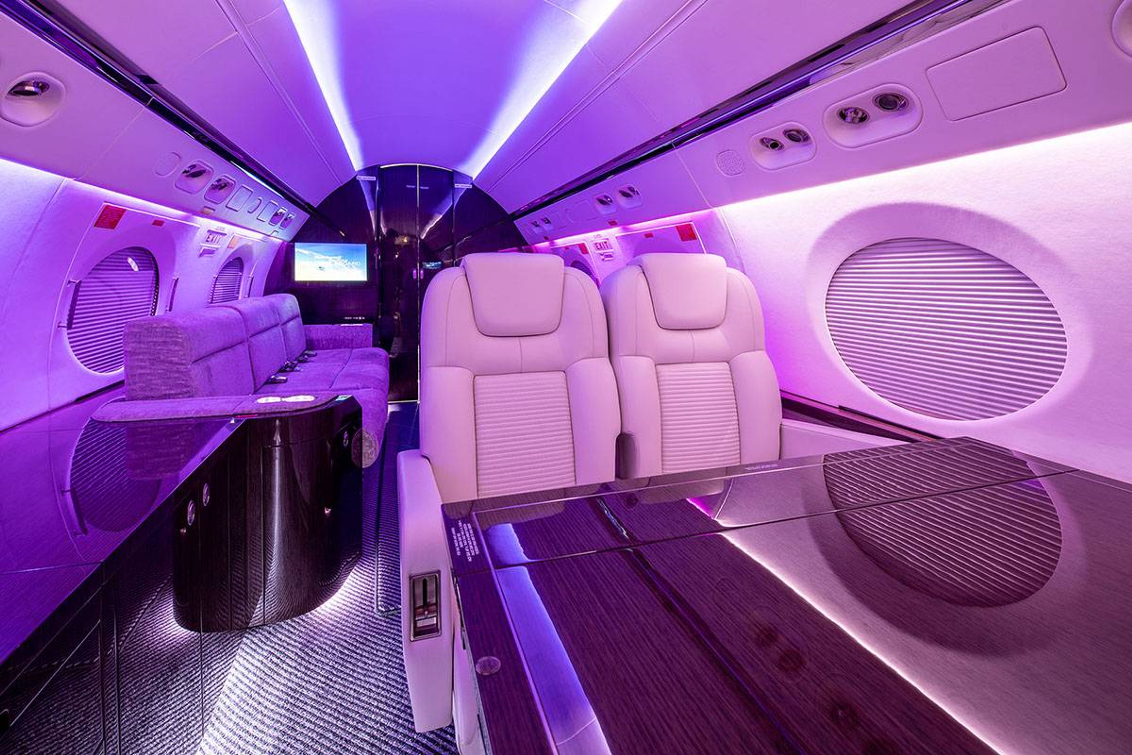 Interior lighting in a gulfstream jet