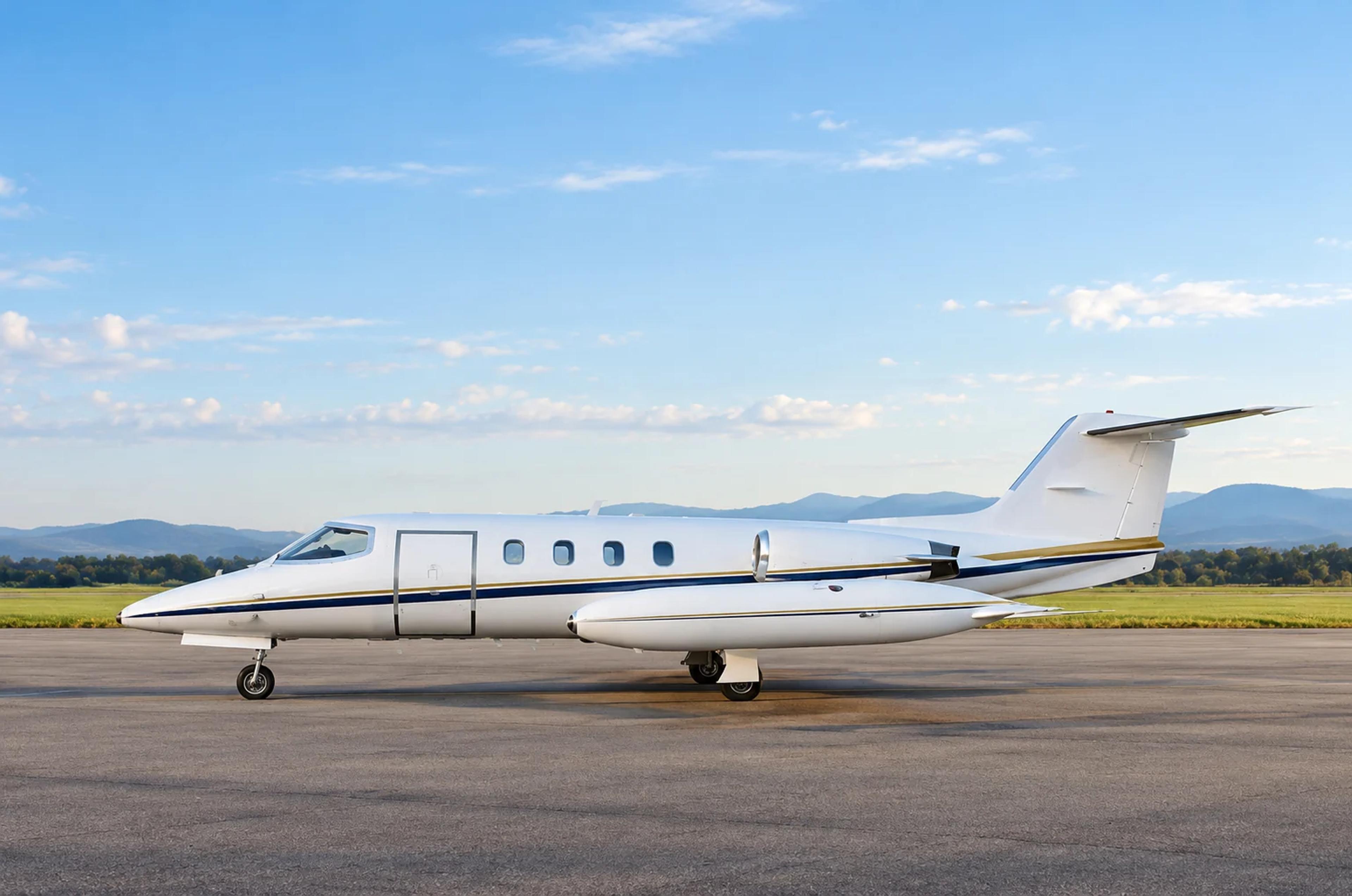 Learjet 25G aircraft illustration