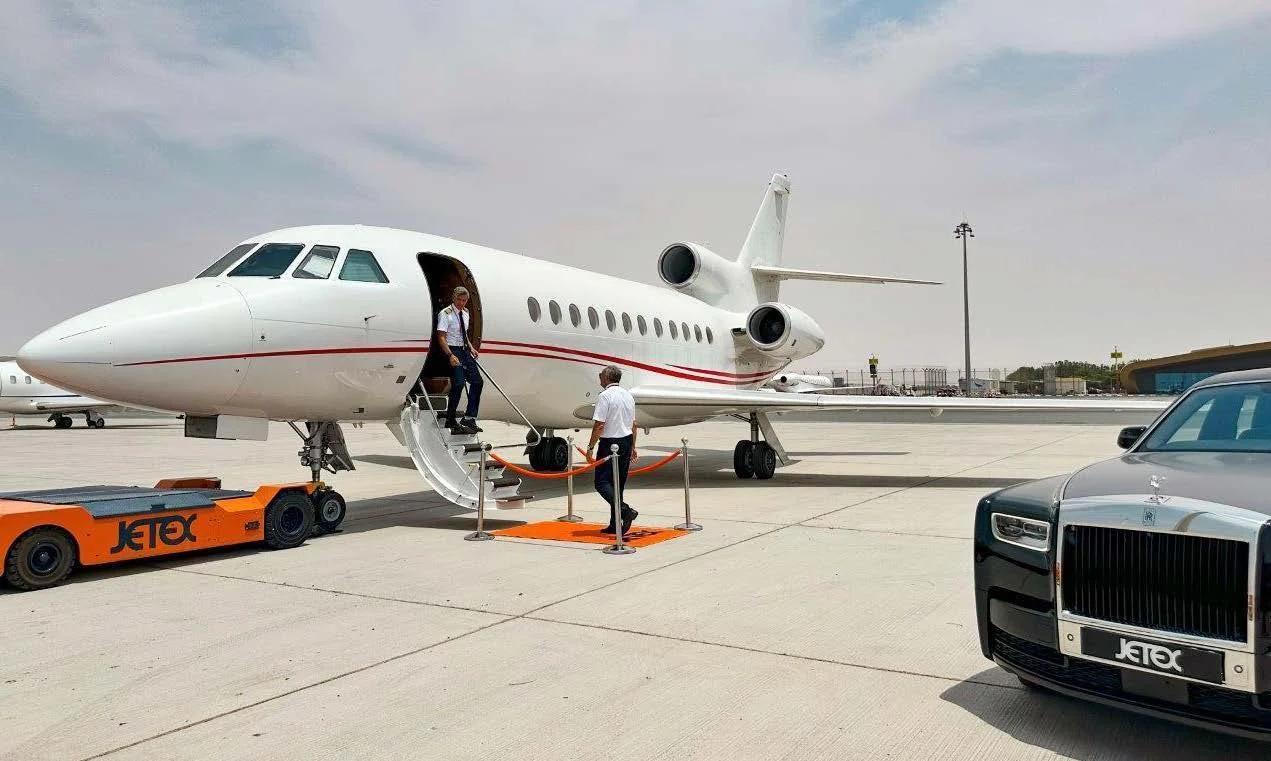 Falcon 900DX, official Dassault Aviation image.