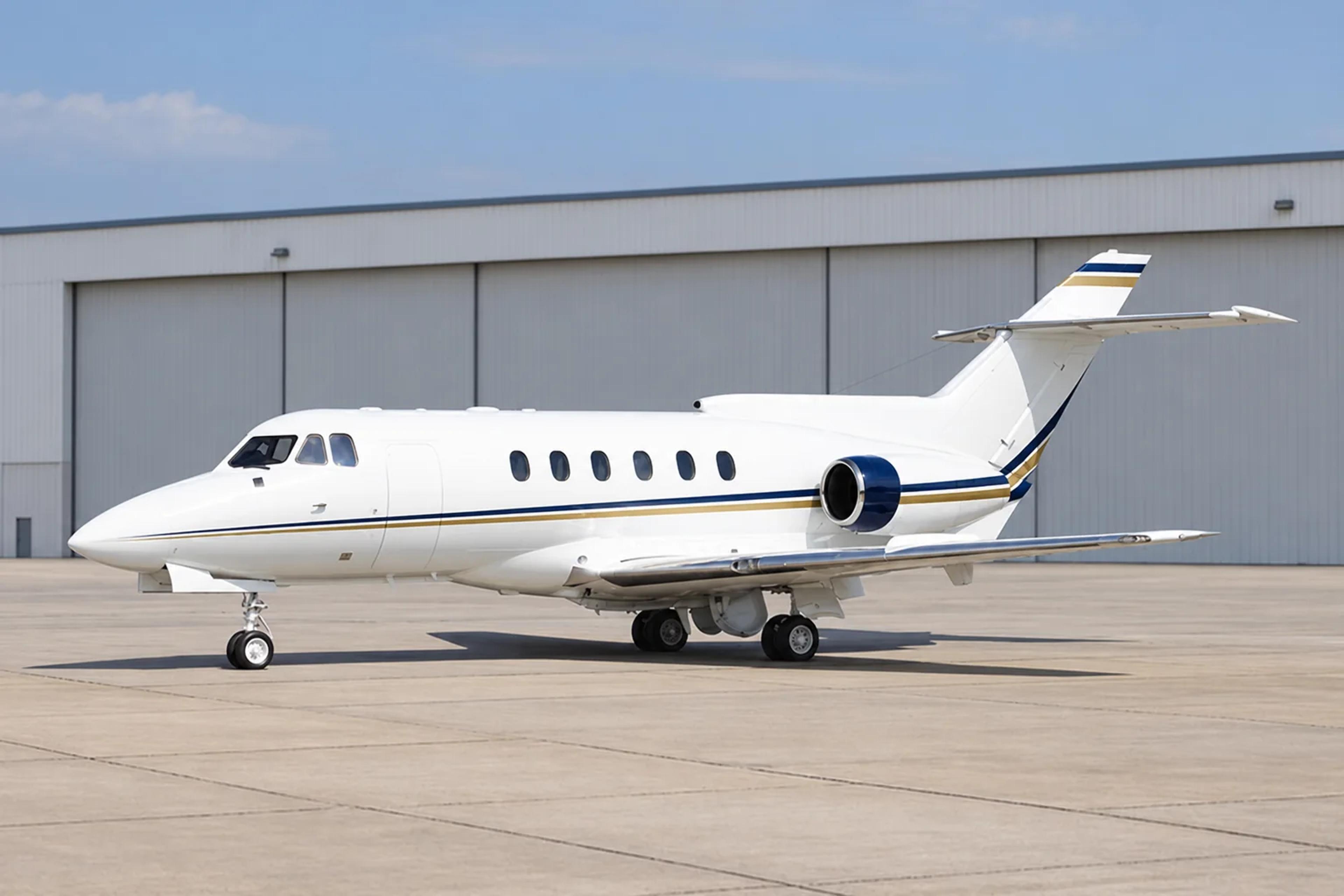 Hawker 125 600AS editorial illustration