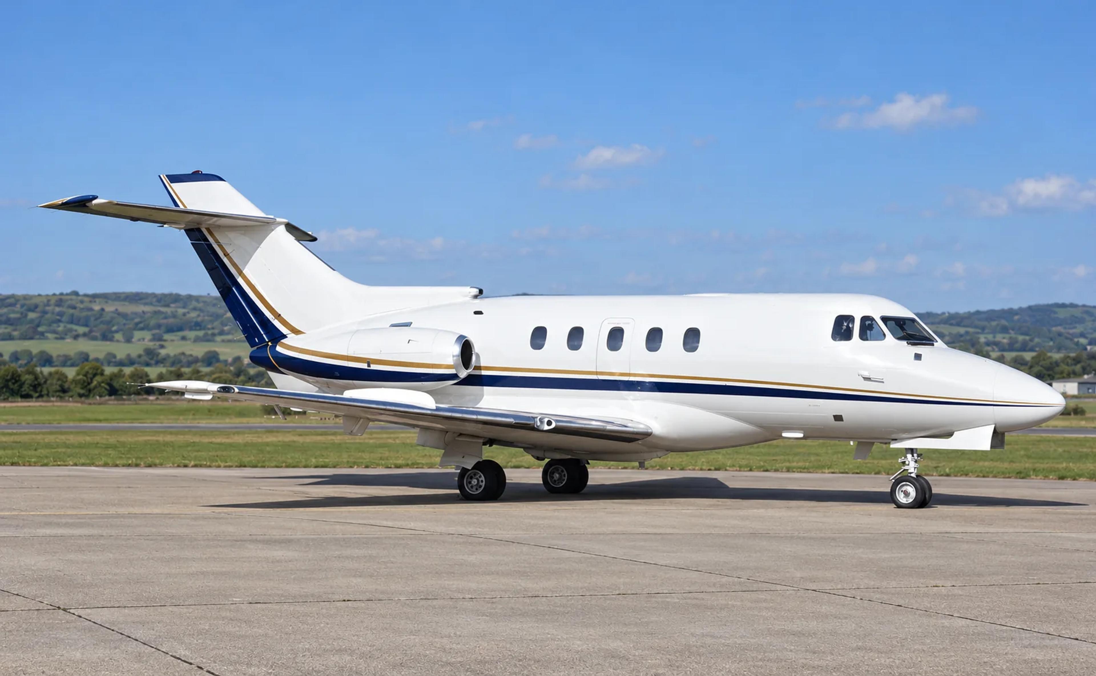 Hawker 125 400A editorial illustration