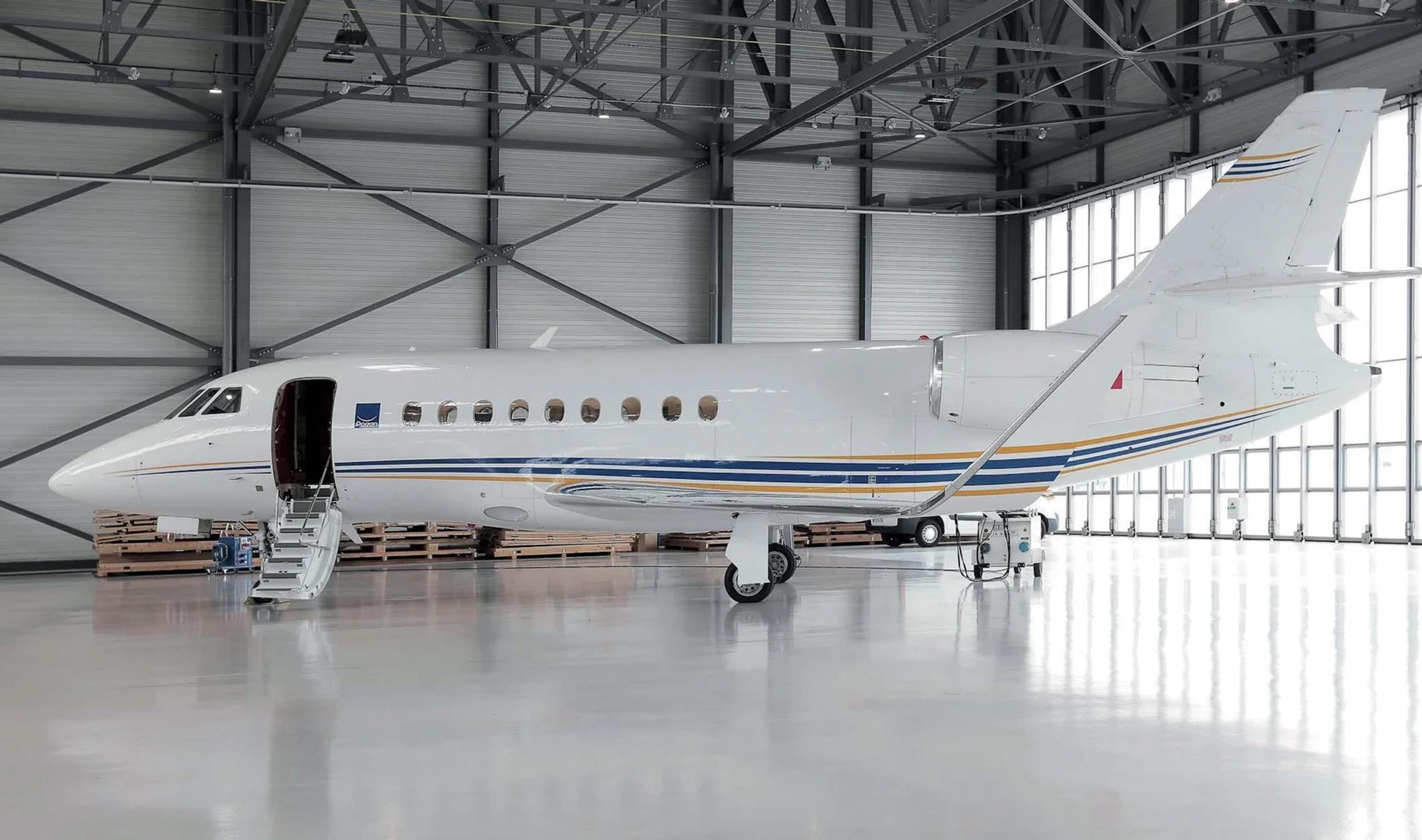 Falcon 2000LXS, official Dassault Aviation image.