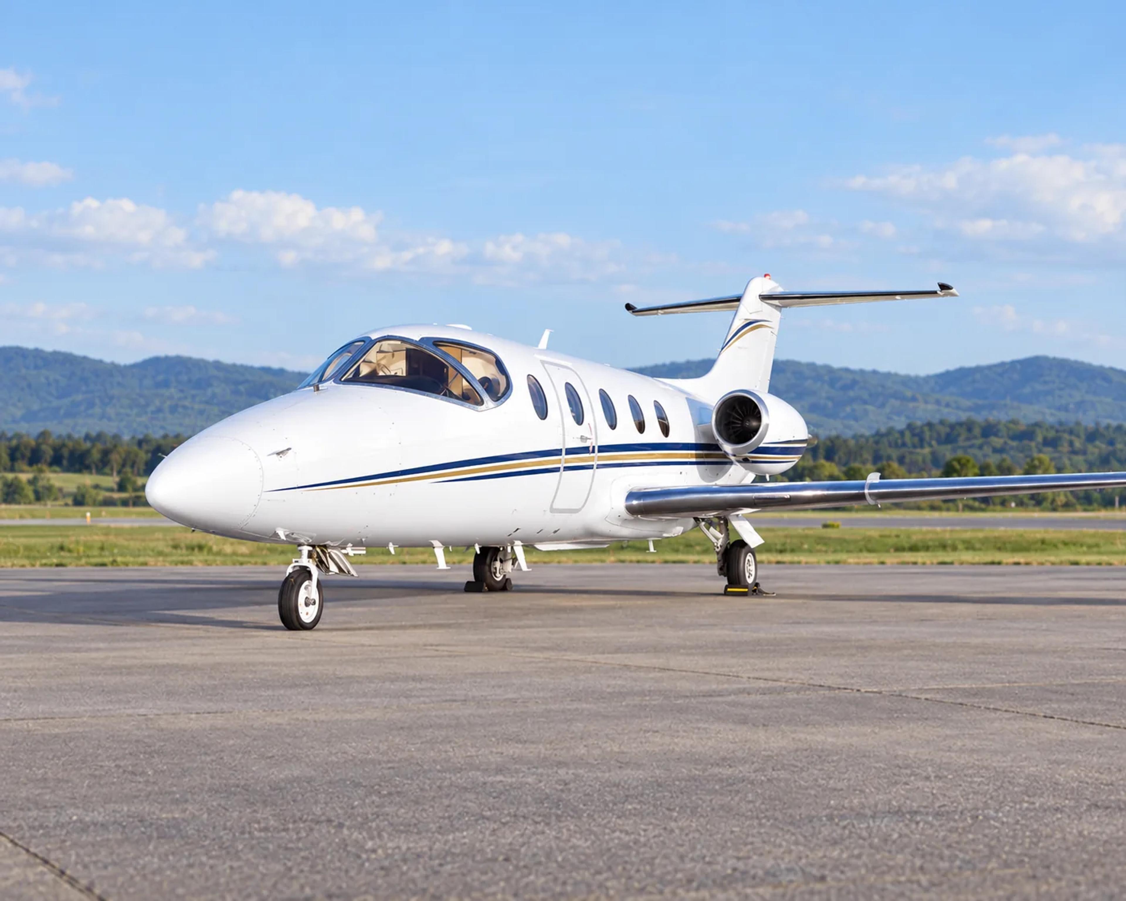 Hawker 400XP editorial illustration