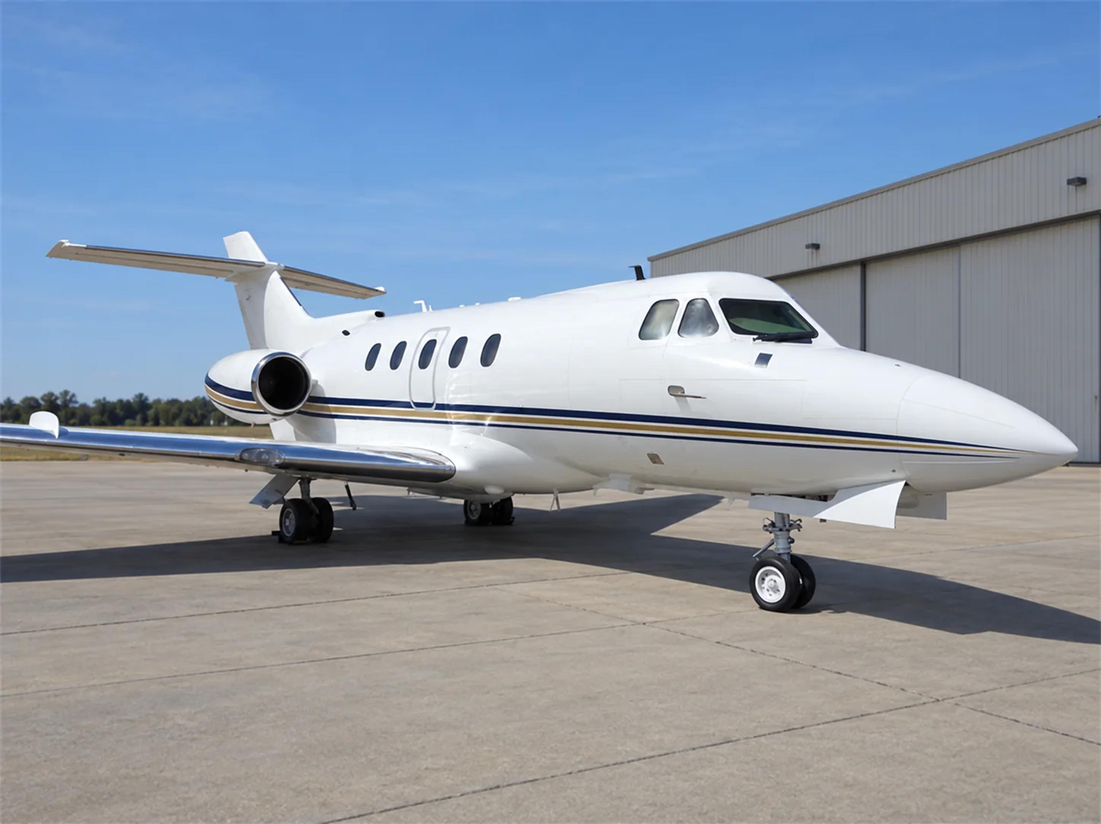 Hawker 125 400AS editorial illustration