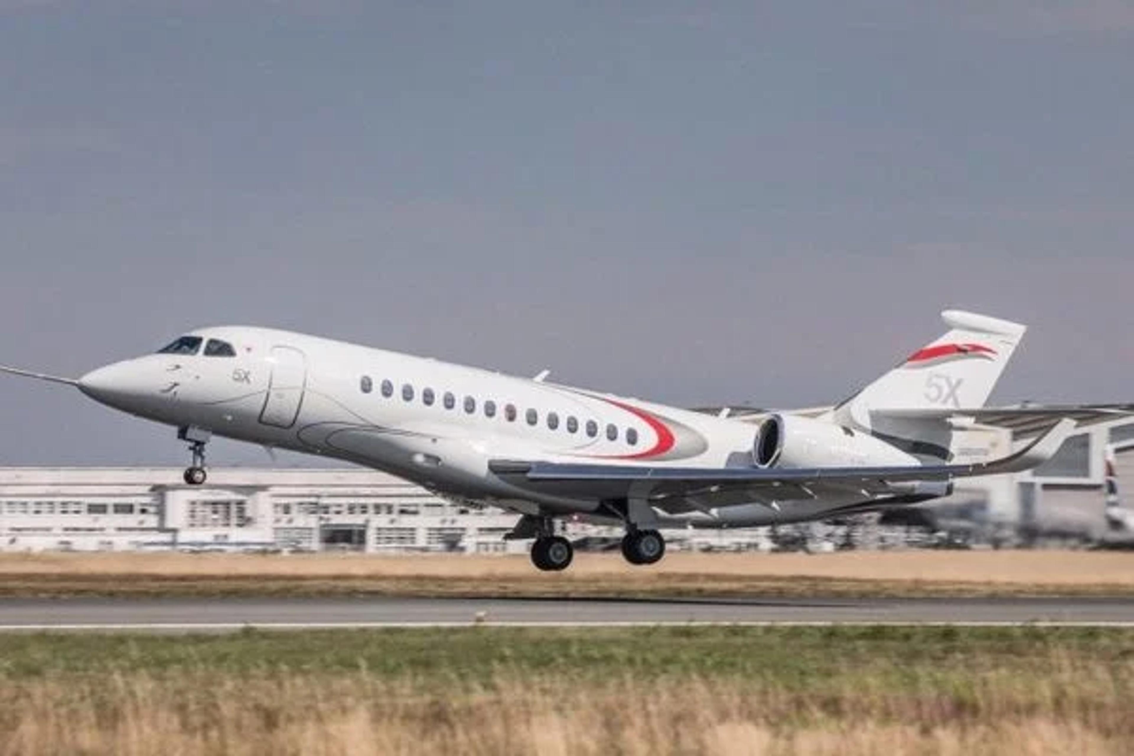Falcon 5X development aircraft on its first flight; the programme was cancelled.