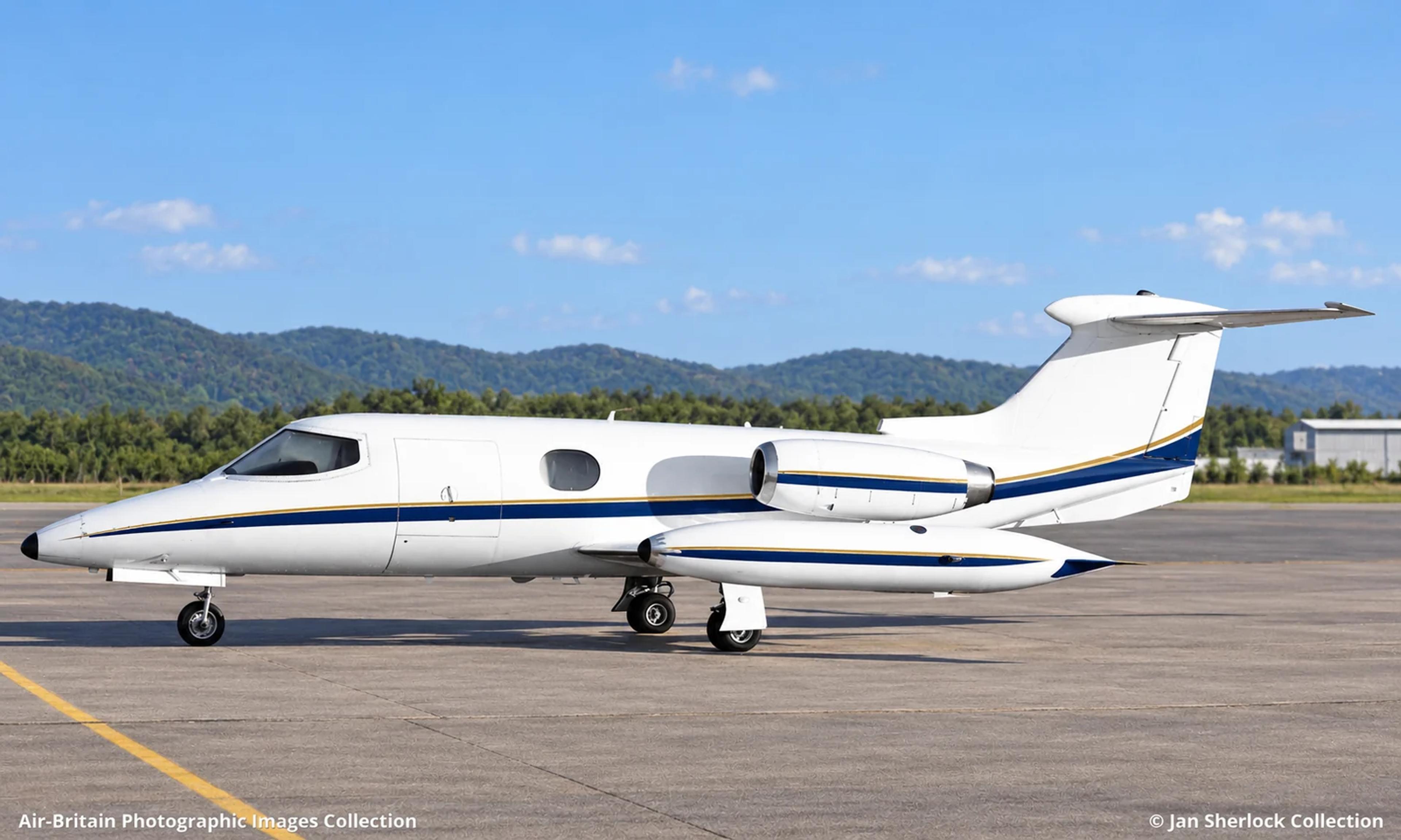 Learjet 24A aircraft illustration