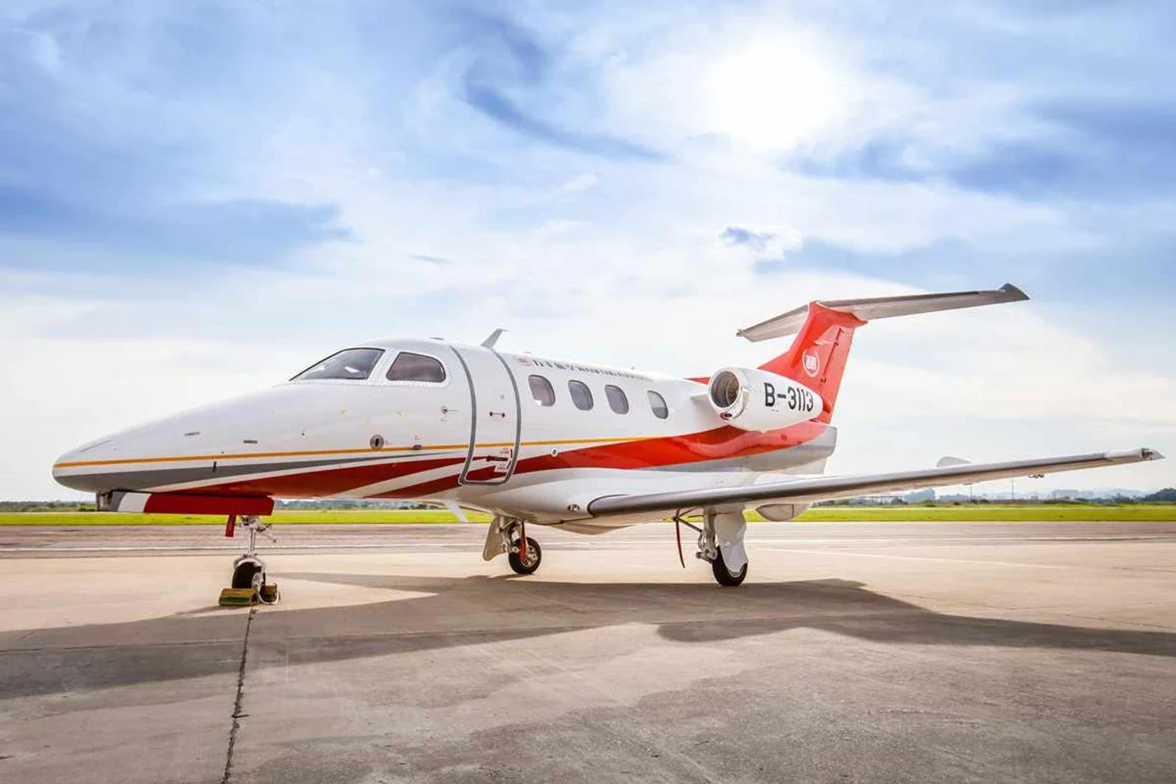 Phenom 100E in the official first China delivery photograph.